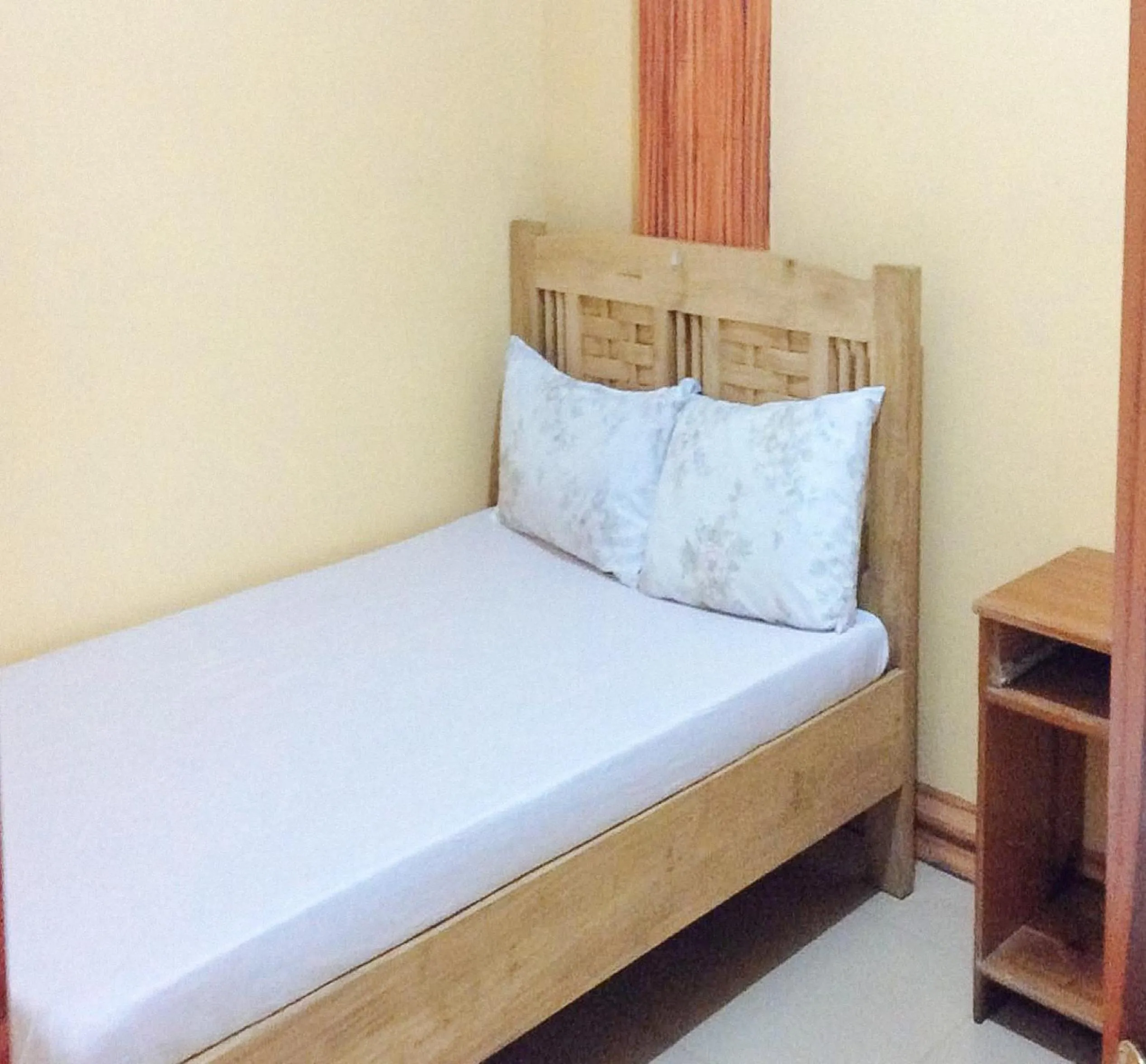 Bed in RedDoorz Hostel at Baguio Tourist Cabin