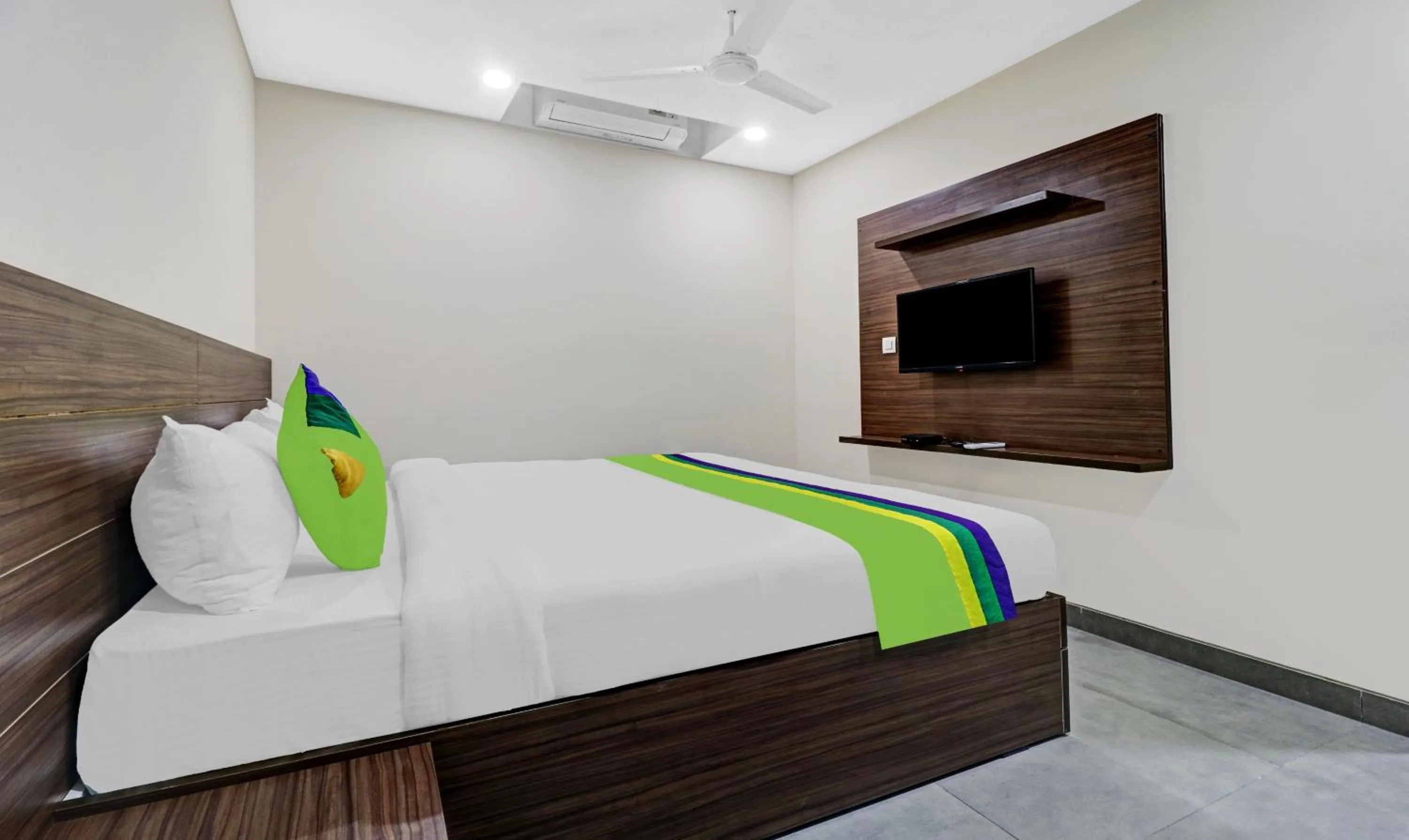 Bedroom, Bed in Treebo Purple Orchid Boutique