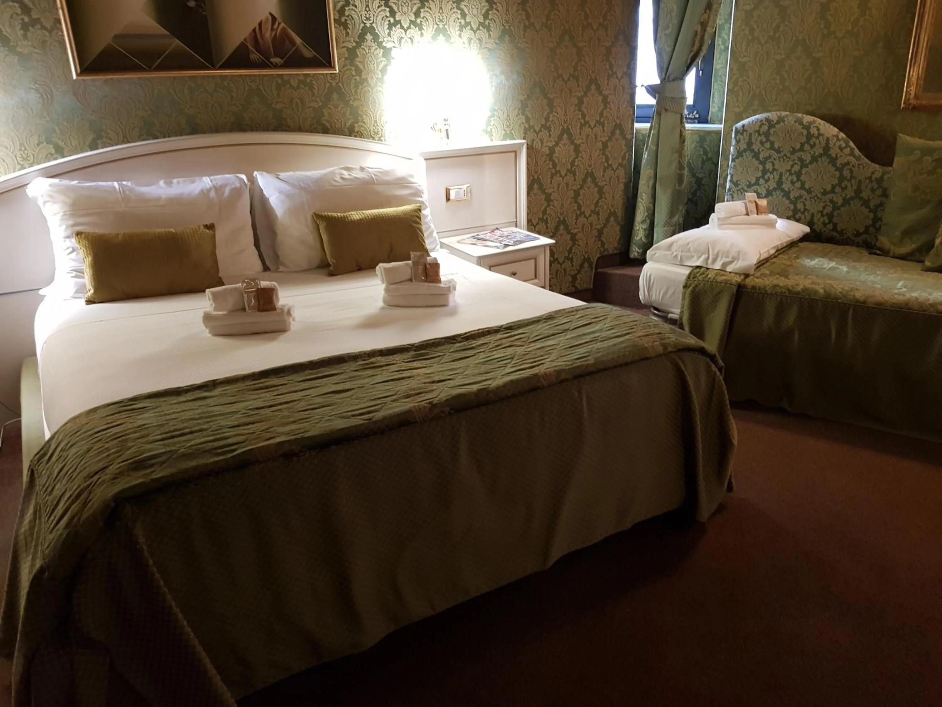 Photo of the whole room, Bed in Residenza Canova Tadolini - Guesthouse