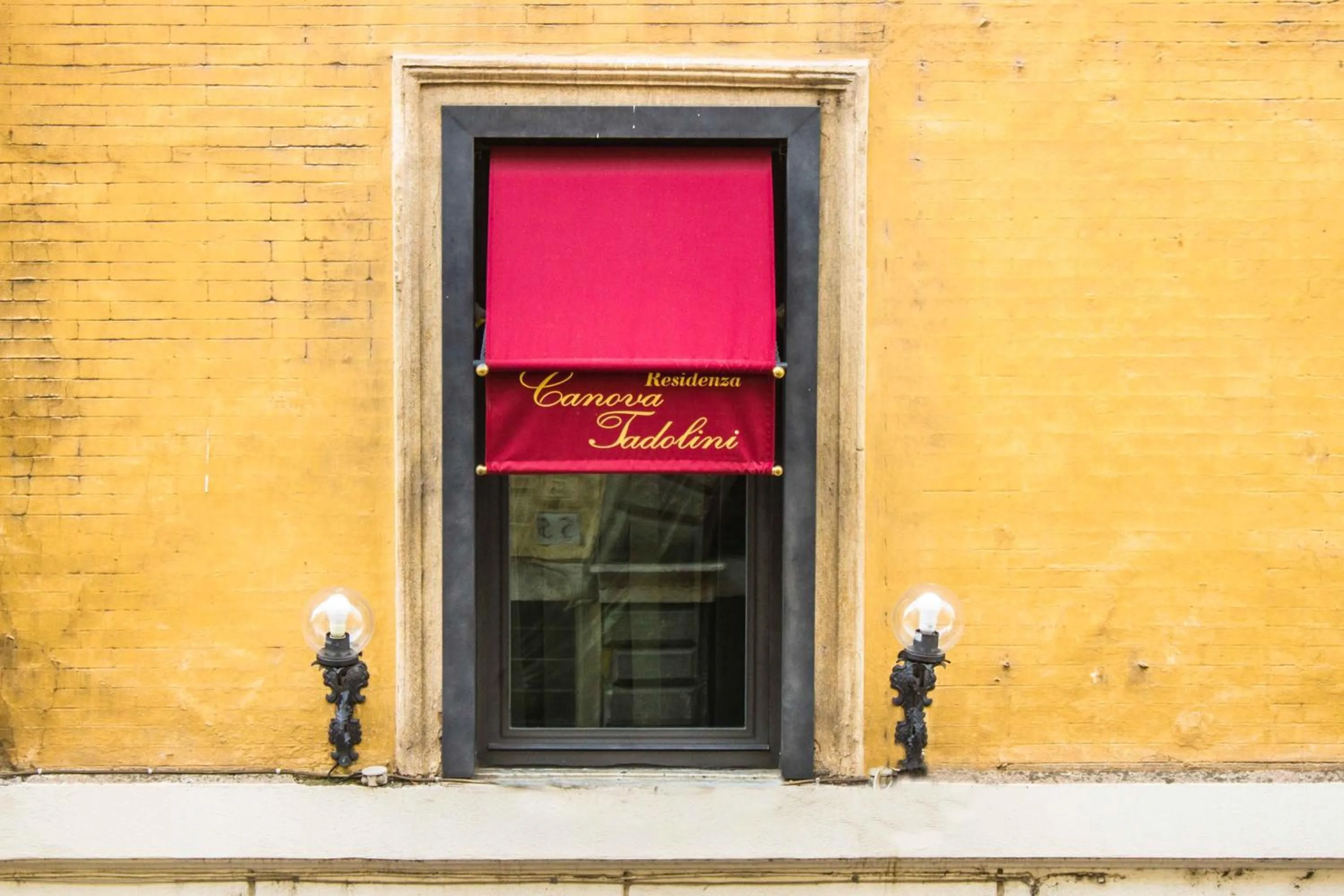 Facade/entrance in Residenza Canova Tadolini - Guesthouse