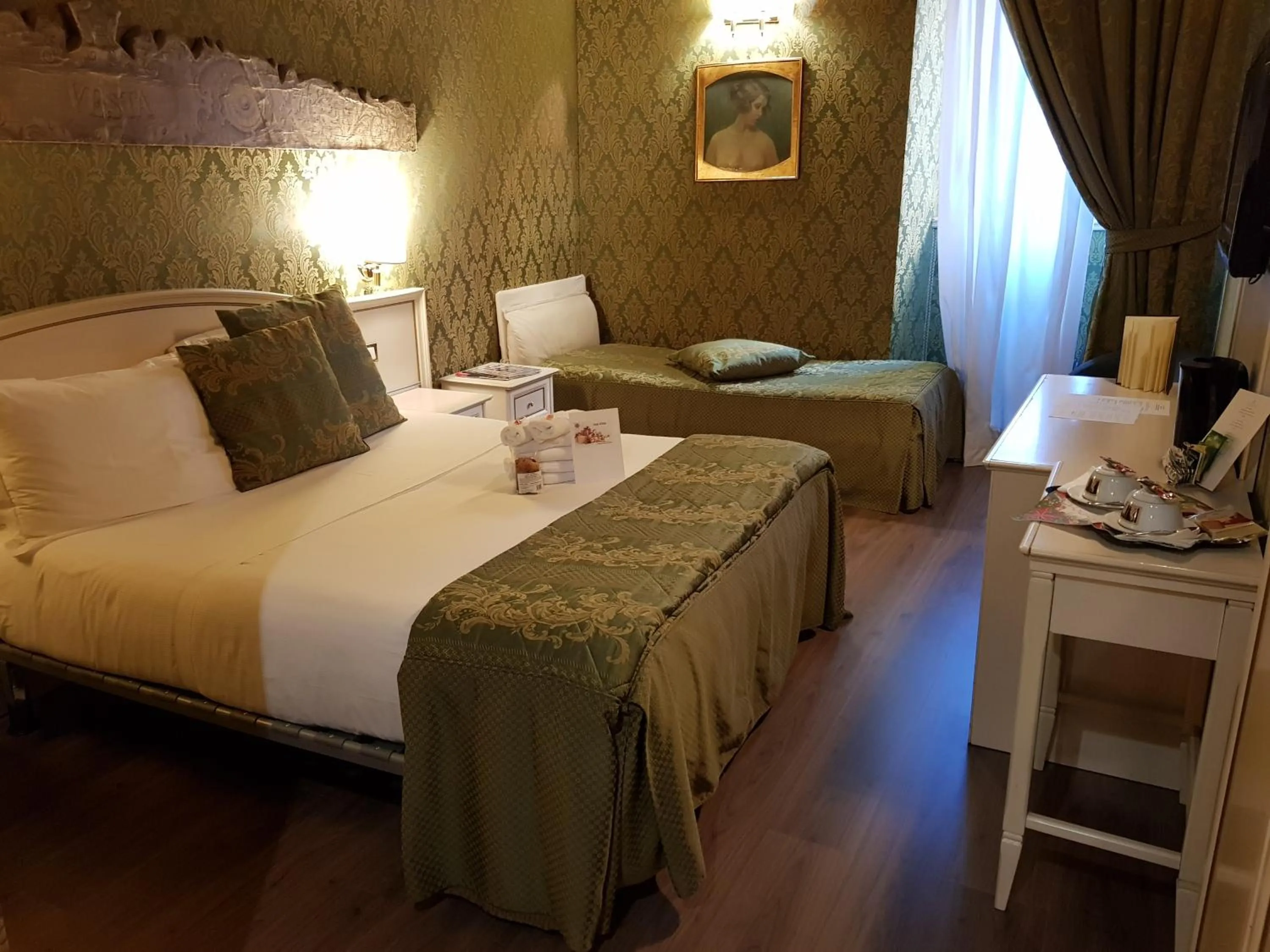 Photo of the whole room, Bed in Residenza Canova Tadolini - Guesthouse
