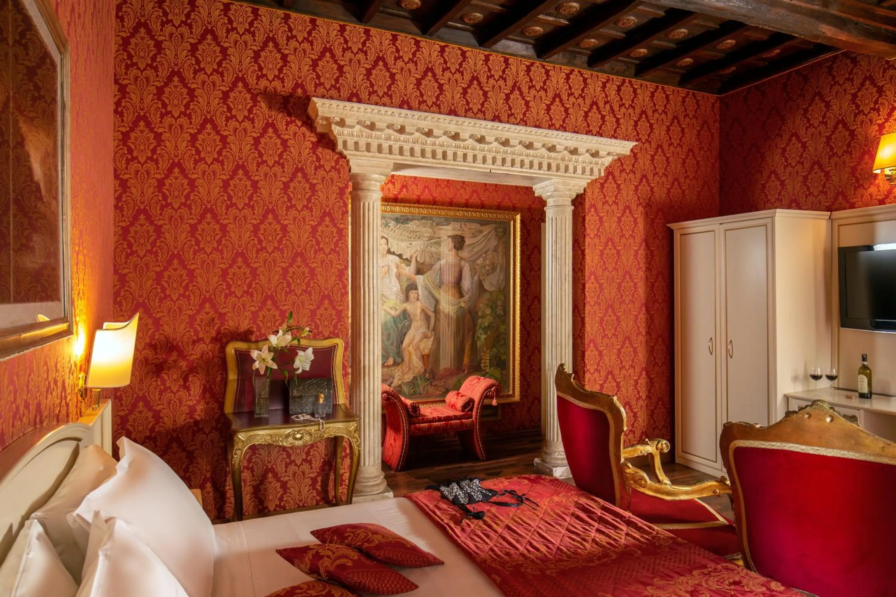 Photo of the whole room, Bed in Residenza Canova Tadolini - Guesthouse
