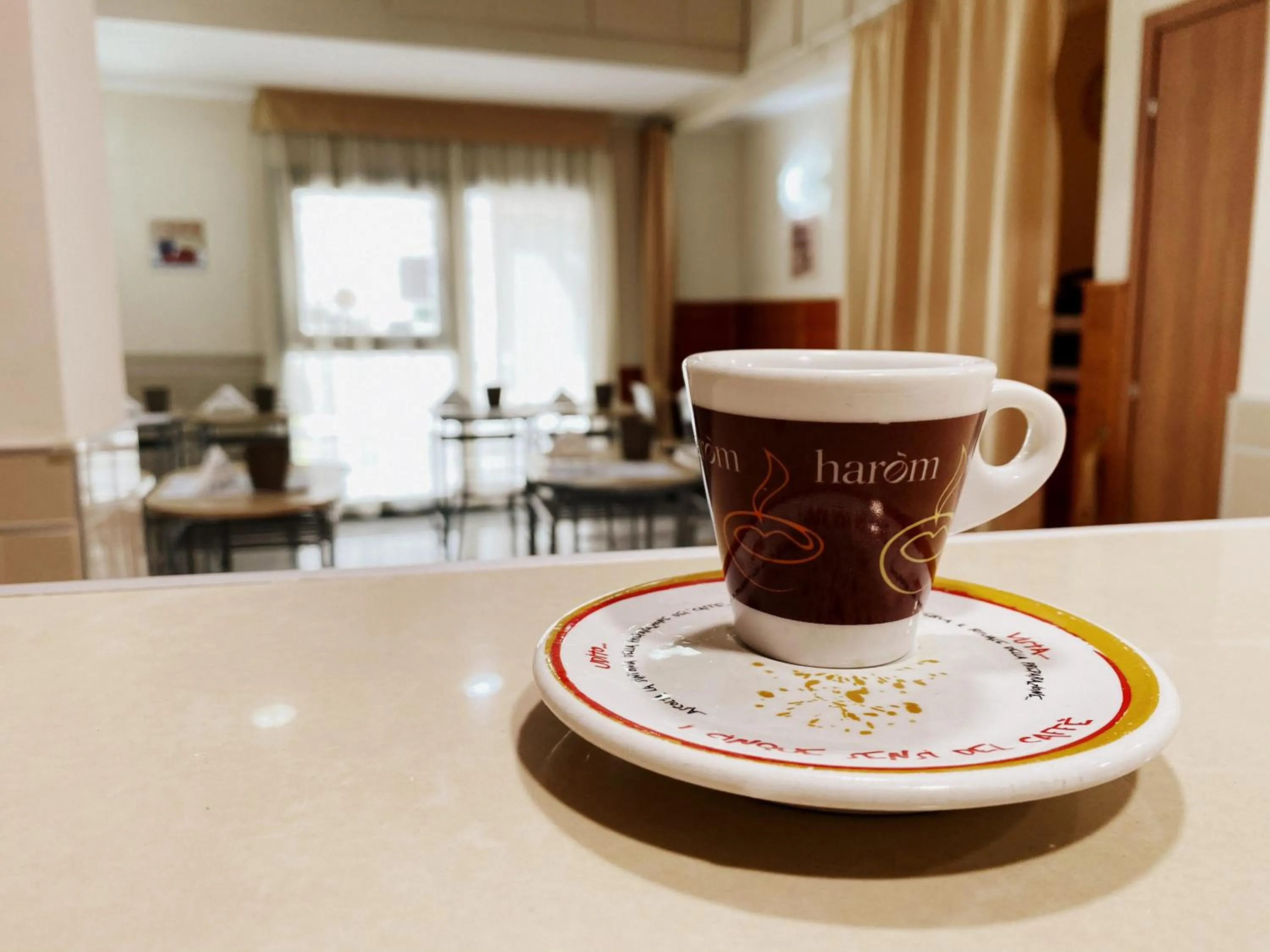 Communal lounge/ TV room in Hotel Colombo