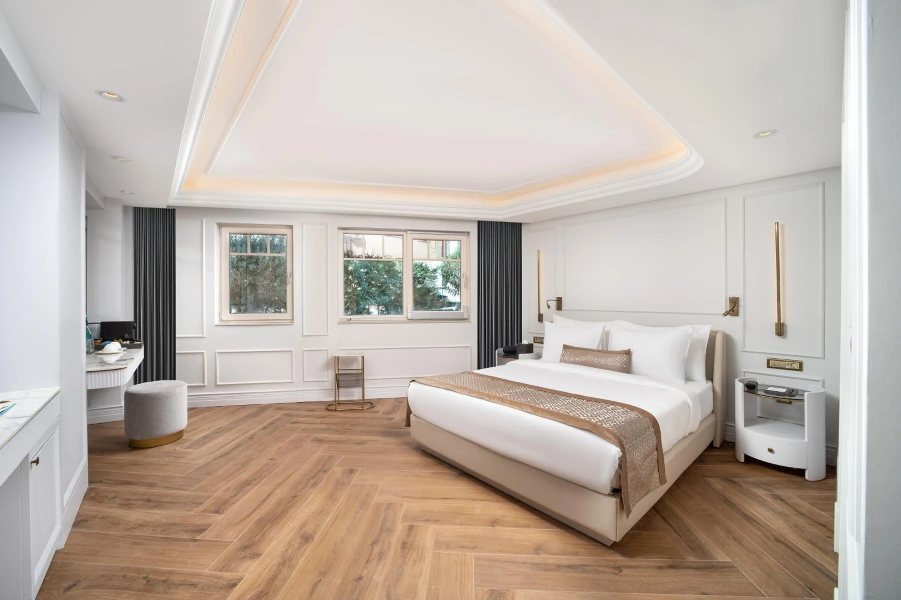 Photo of the whole room, Bed in Mula Hotel