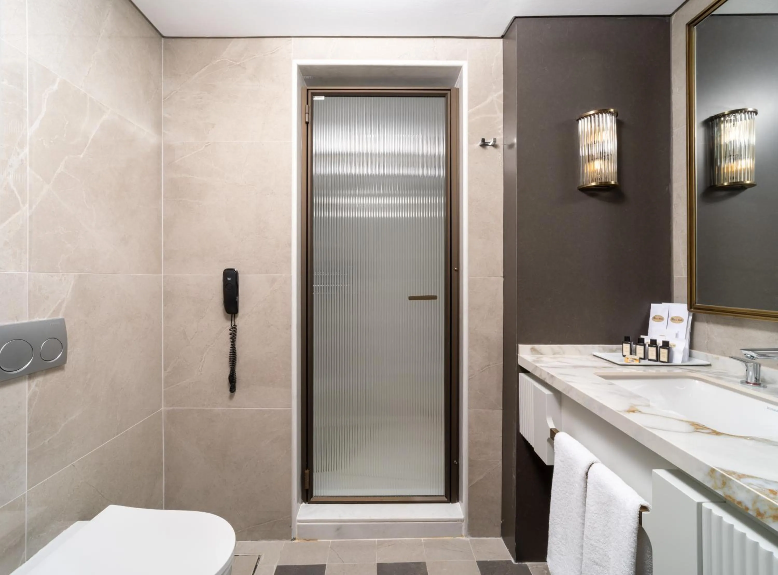 Toilet in Mula Hotel