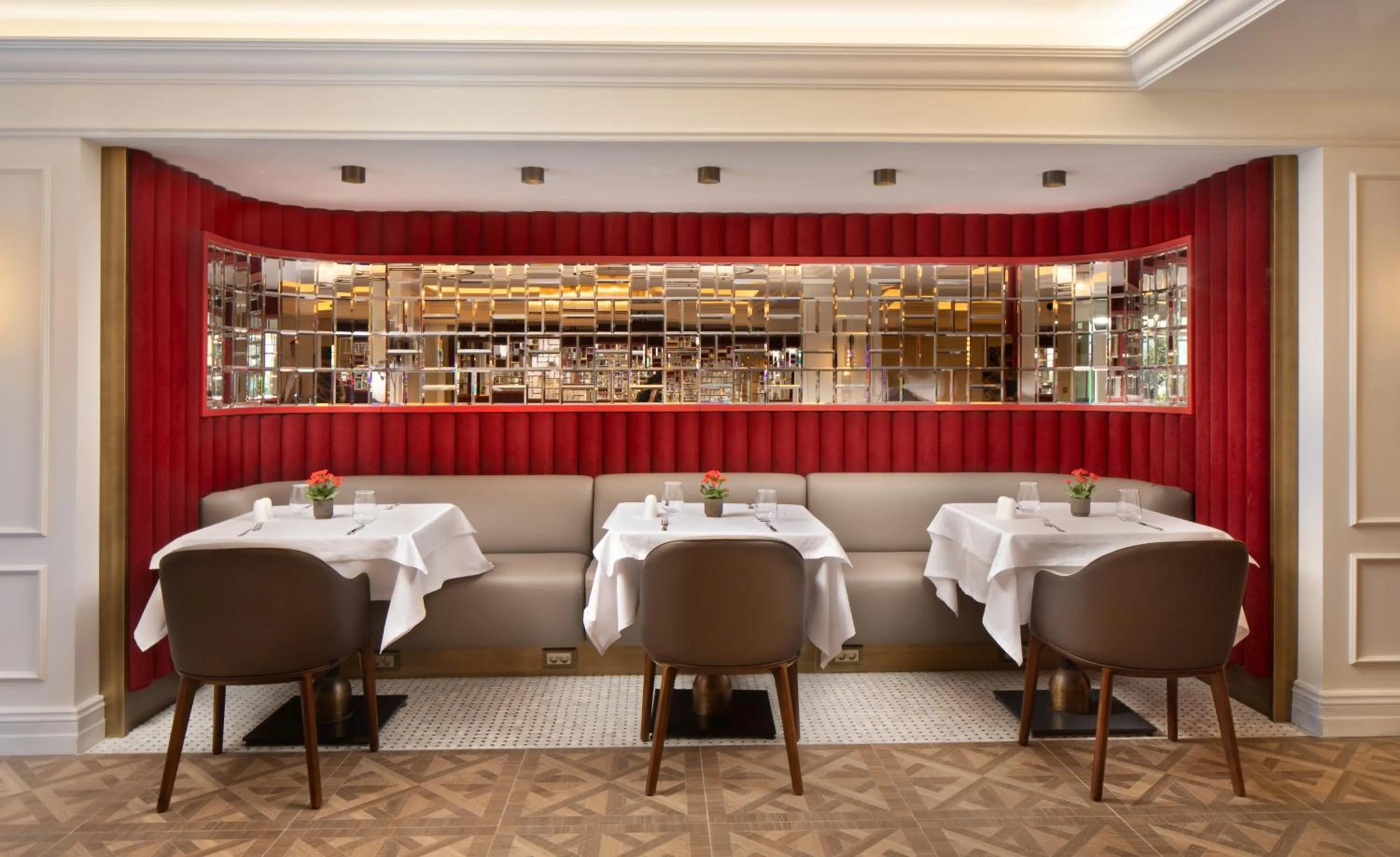 Restaurant/places to eat in Mula Hotel