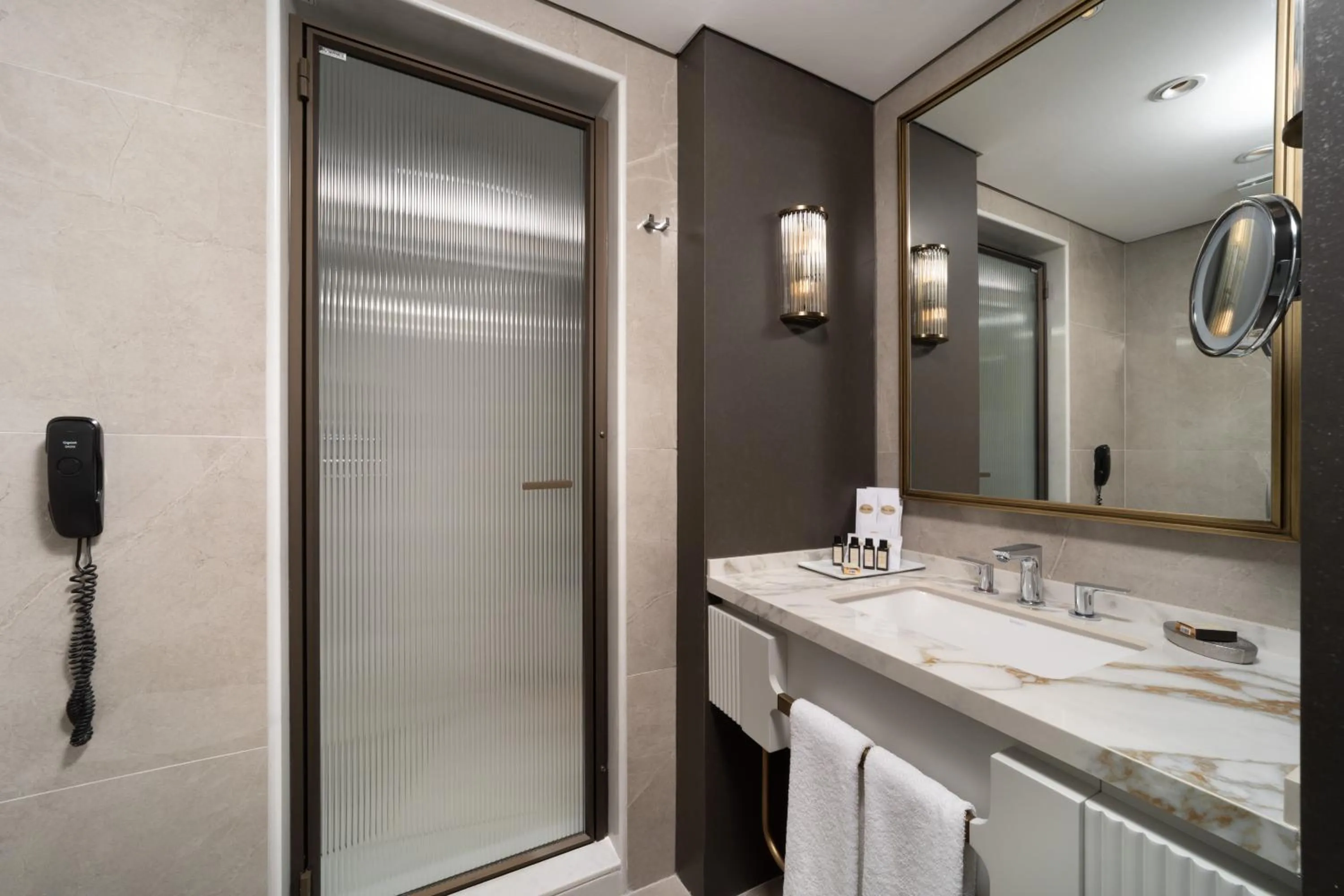 Toilet in Mula Hotel