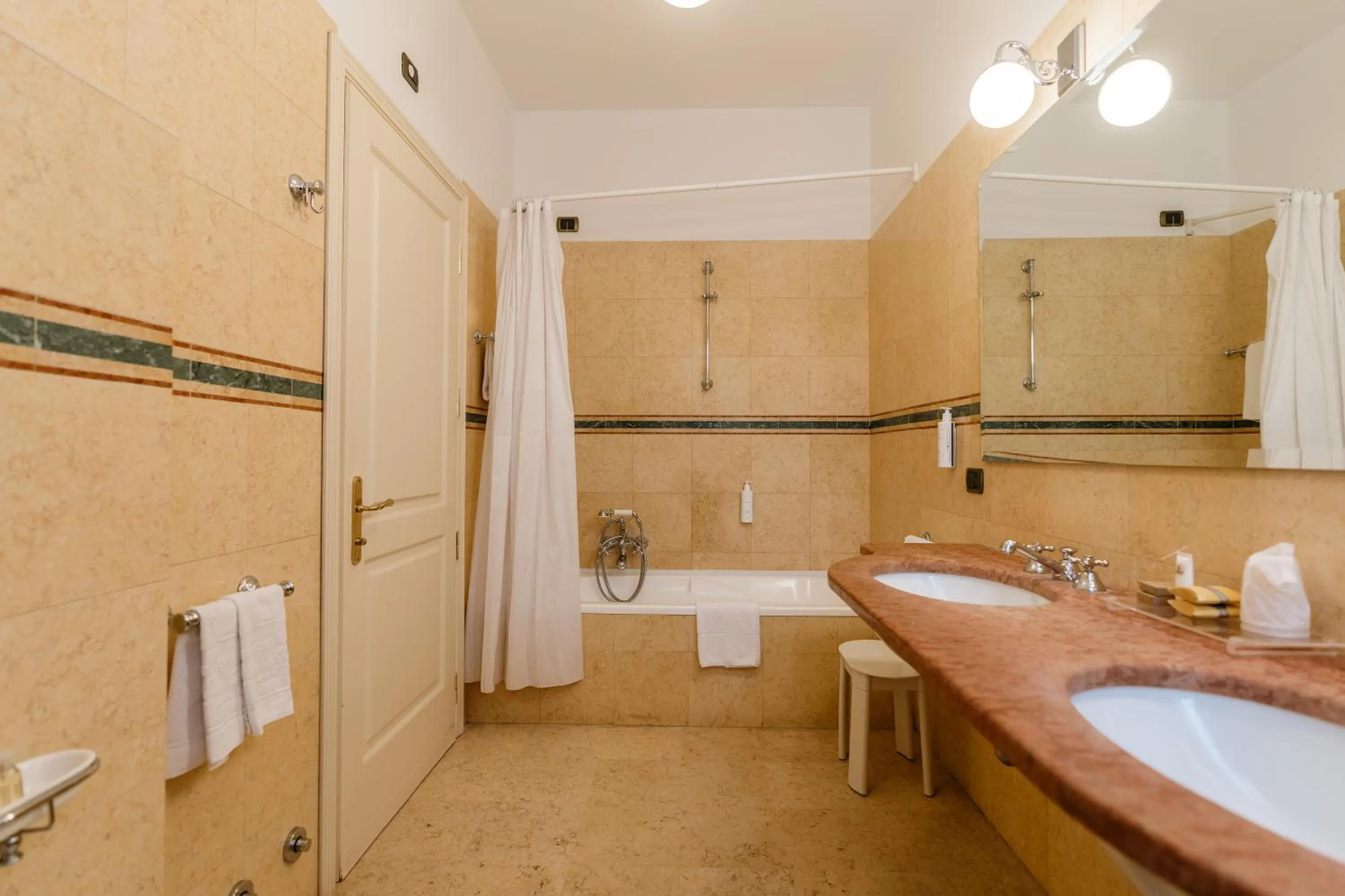 Bathroom in Villa Sofia Hotel