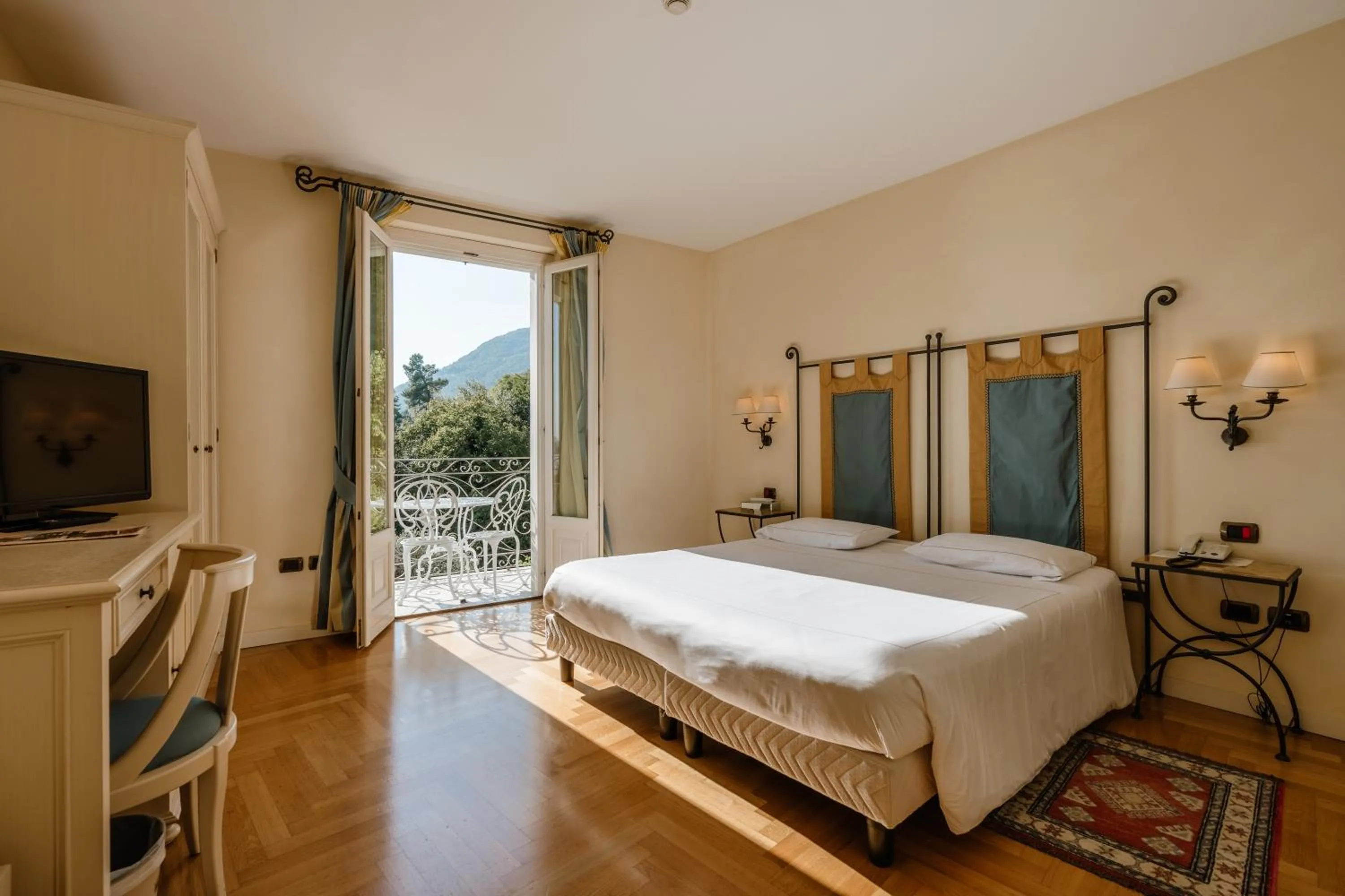 Bedroom, Bed in Villa Sofia Hotel