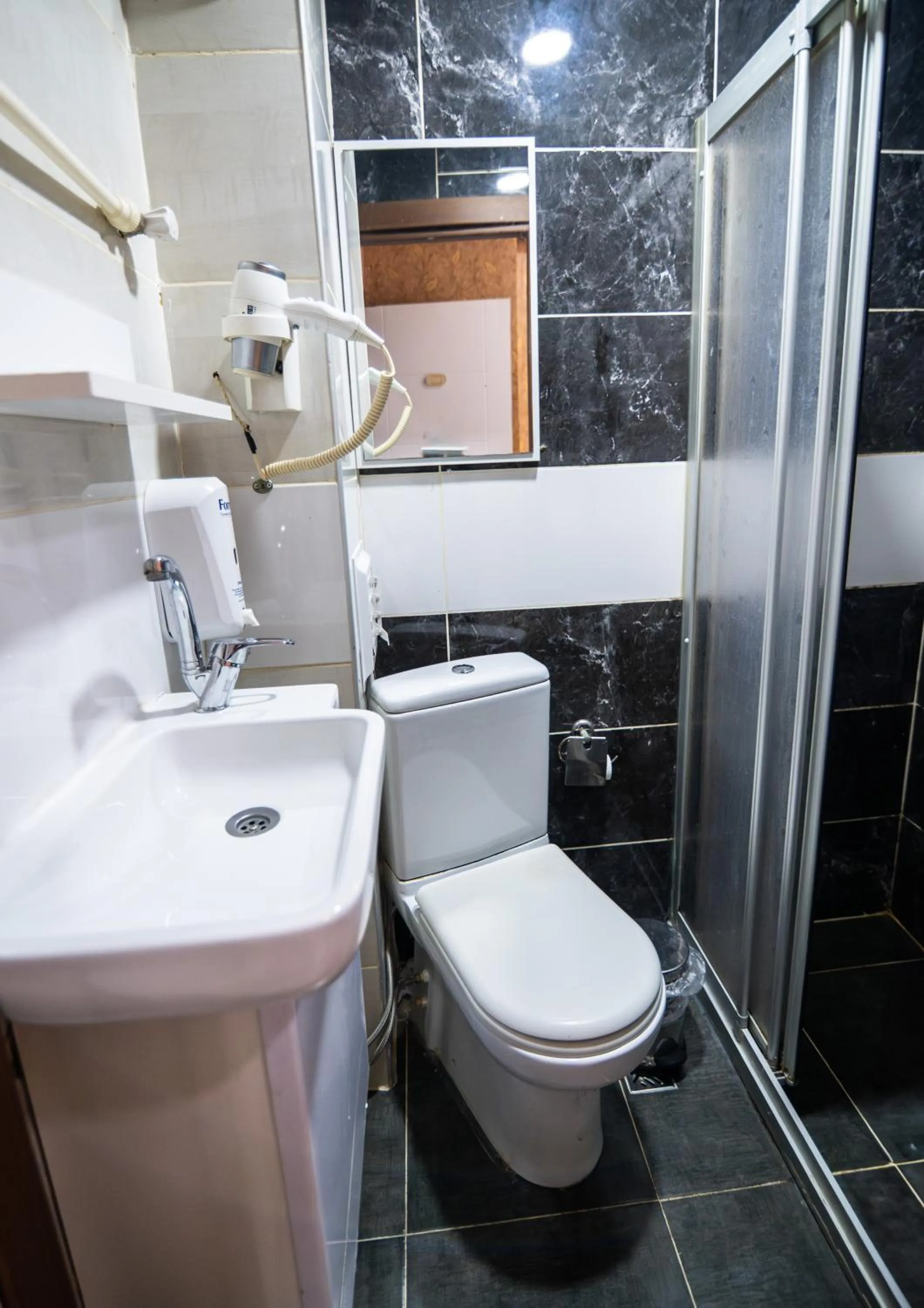 Shower in İmza Hotel Suite