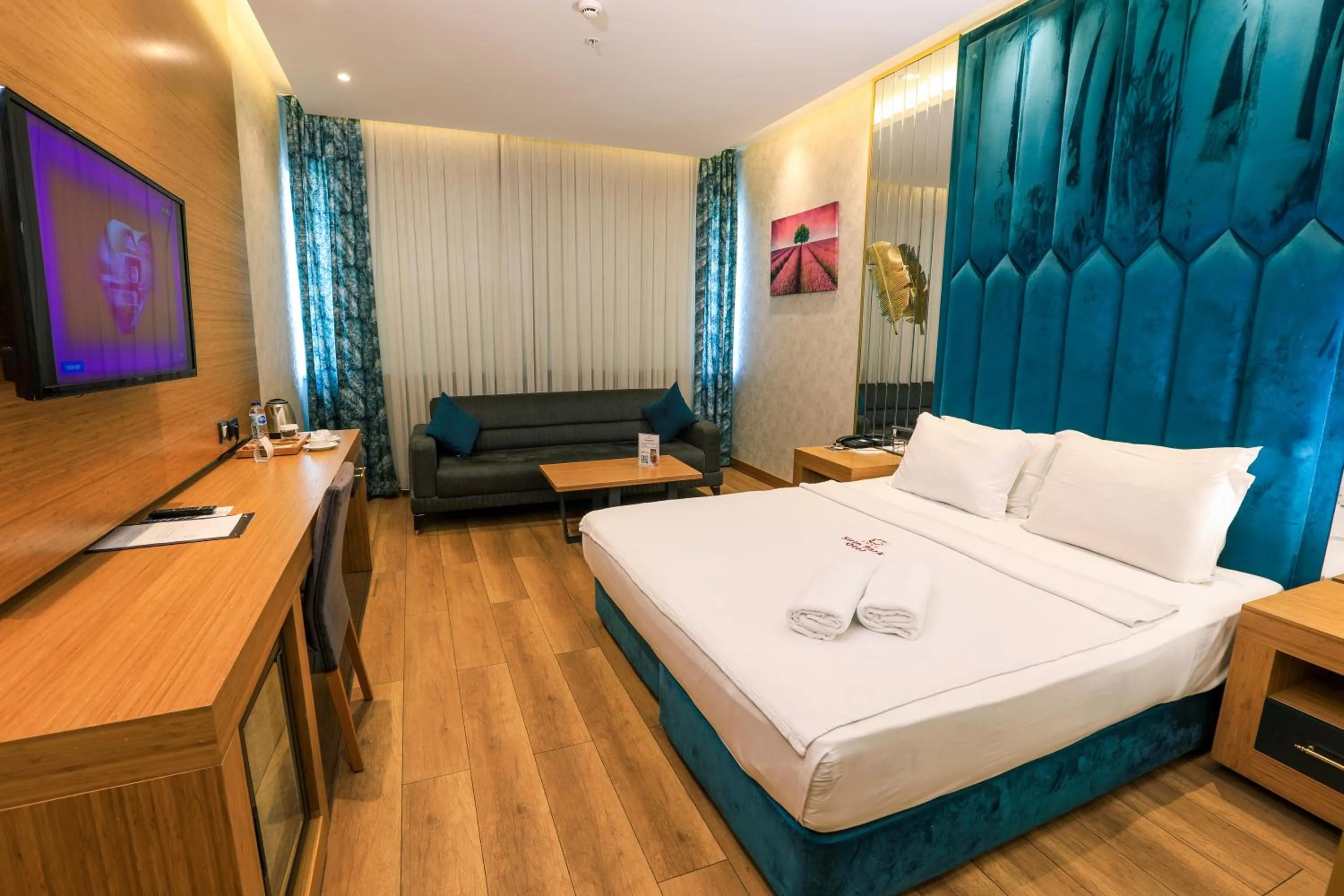 Communal lounge/ TV room, Bed in Sirin Park Hotel