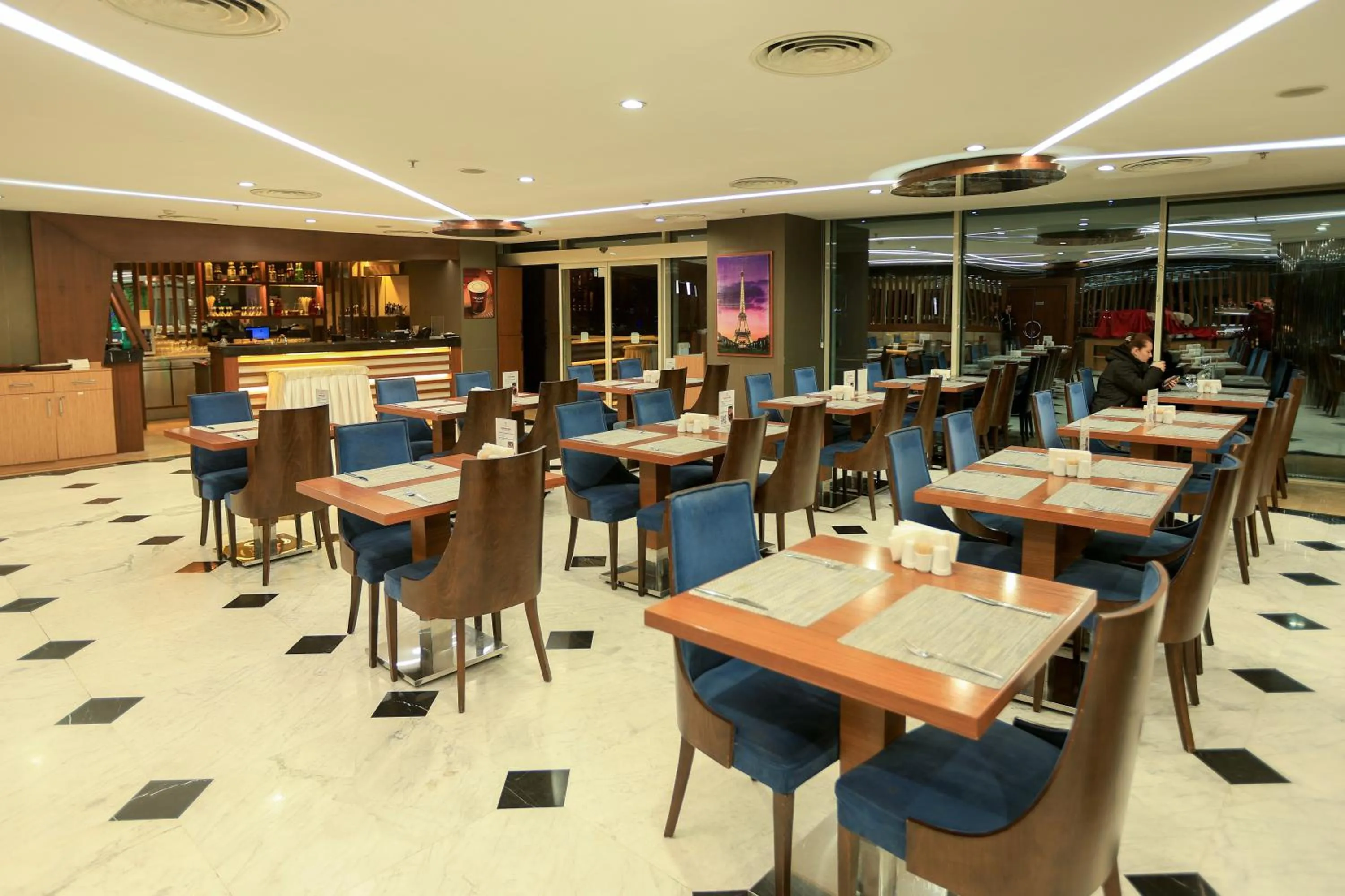 Restaurant/places to eat in Sirin Park Hotel