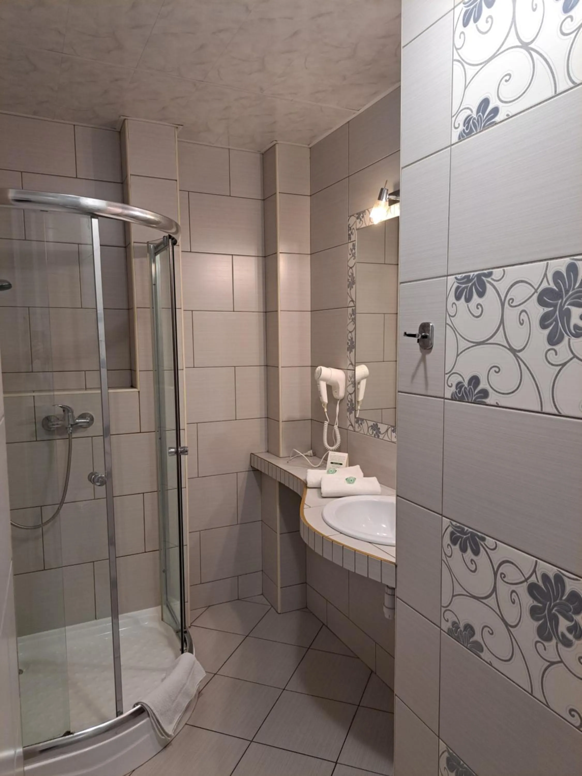Shower in A&A PRESTIGE Spólka z Ograniczoną Odpowiedzialnością