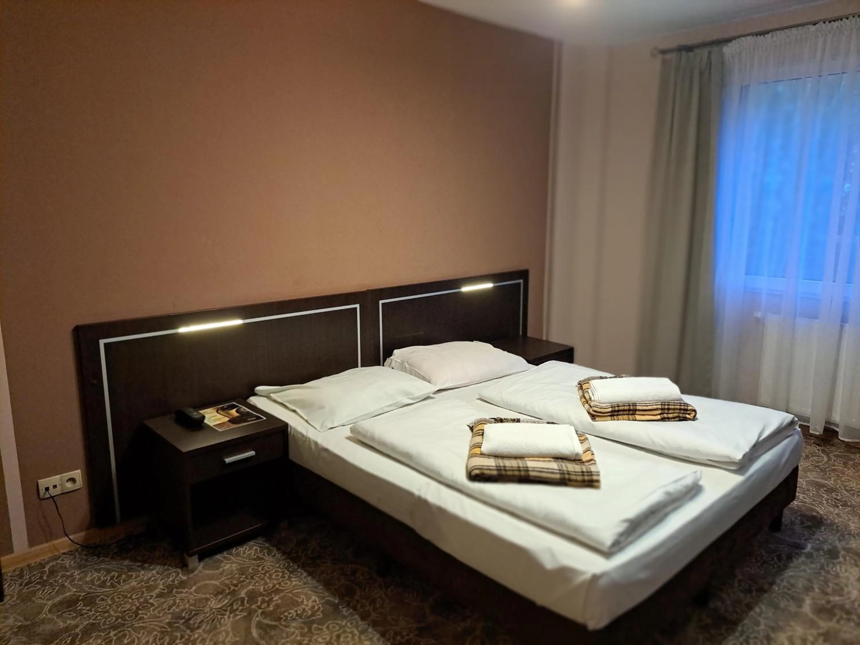 Bed in A&A PRESTIGE Spólka z Ograniczoną Odpowiedzialnością