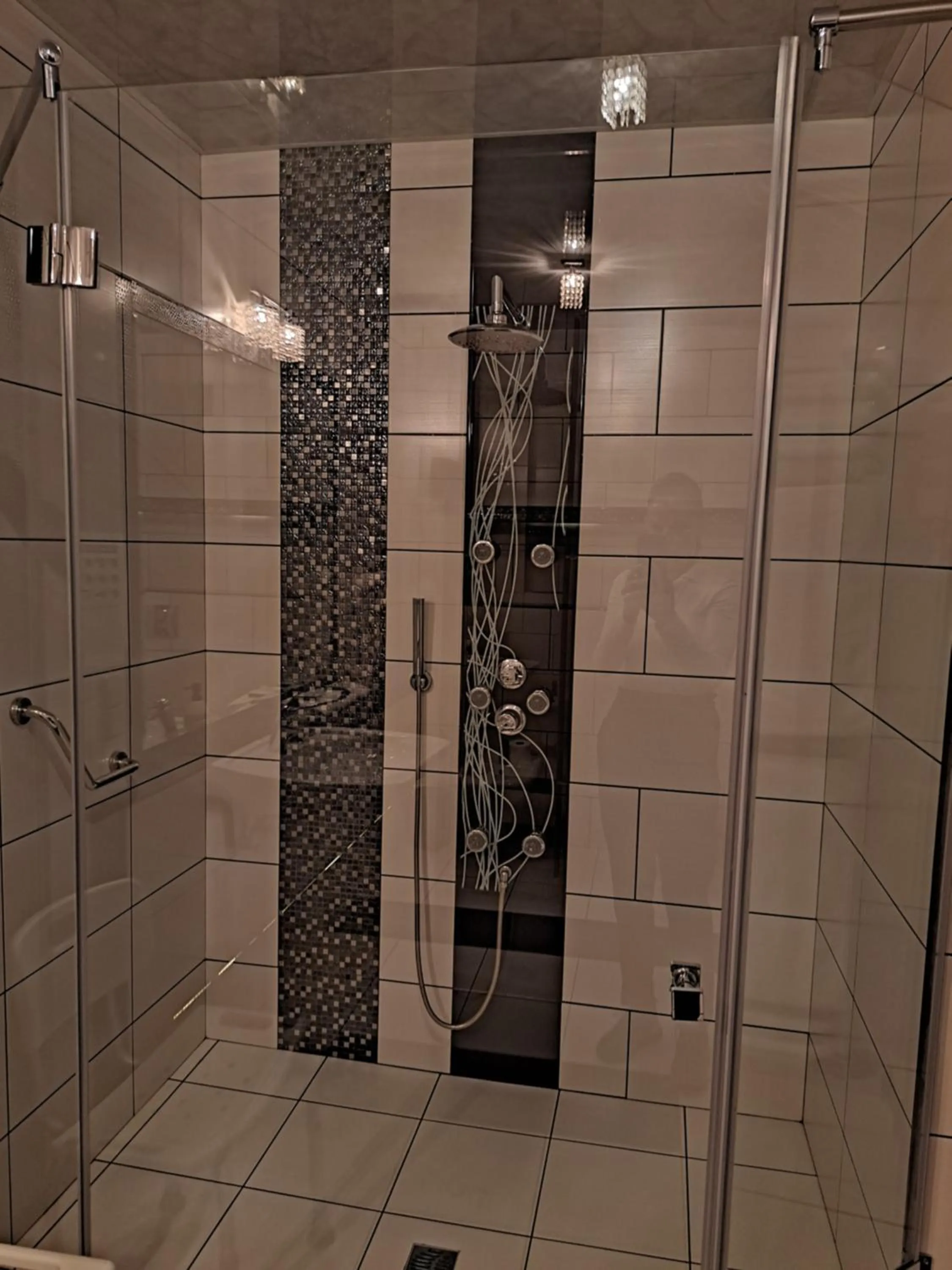 Shower in A&A PRESTIGE Spólka z Ograniczoną Odpowiedzialnością