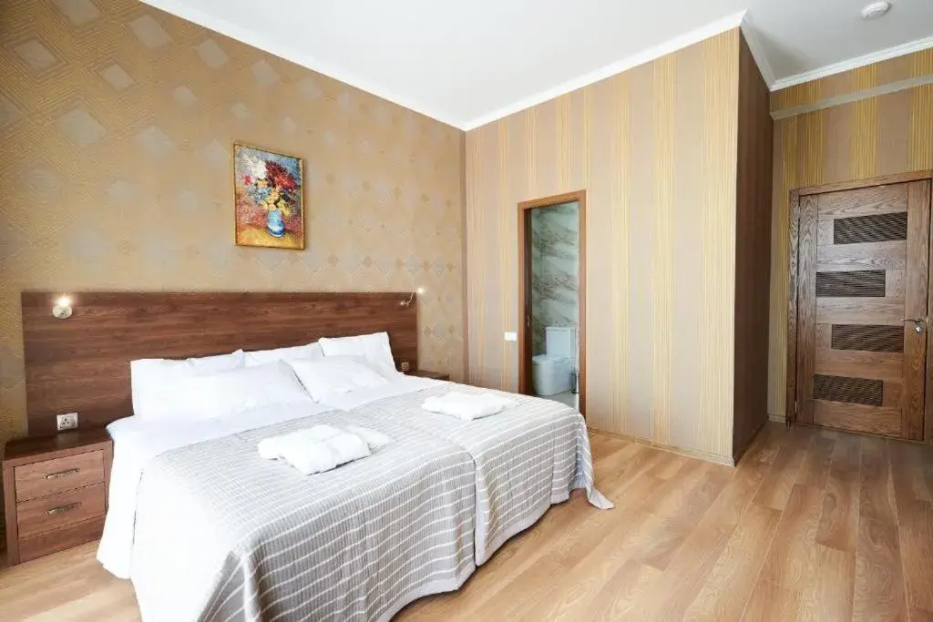 Superior Twin Room with City View in The Hilltop Skyline Hotel Superior Twin Room with City View in The Hilltop Skyline Hotel