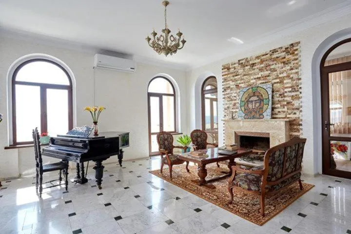 Breakfast in The Hilltop Skyline Hotel