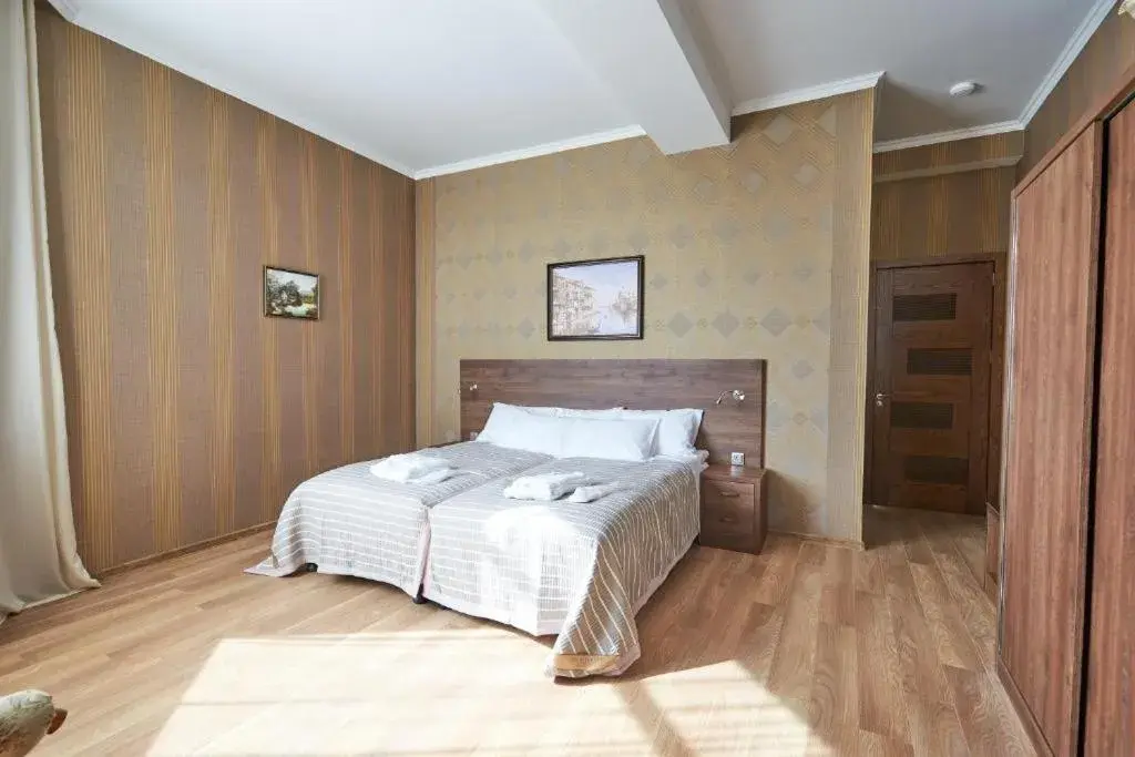 Twin Room with Garden View in The Hilltop Skyline Hotel Twin Room with Garden View in The Hilltop Skyline Hotel