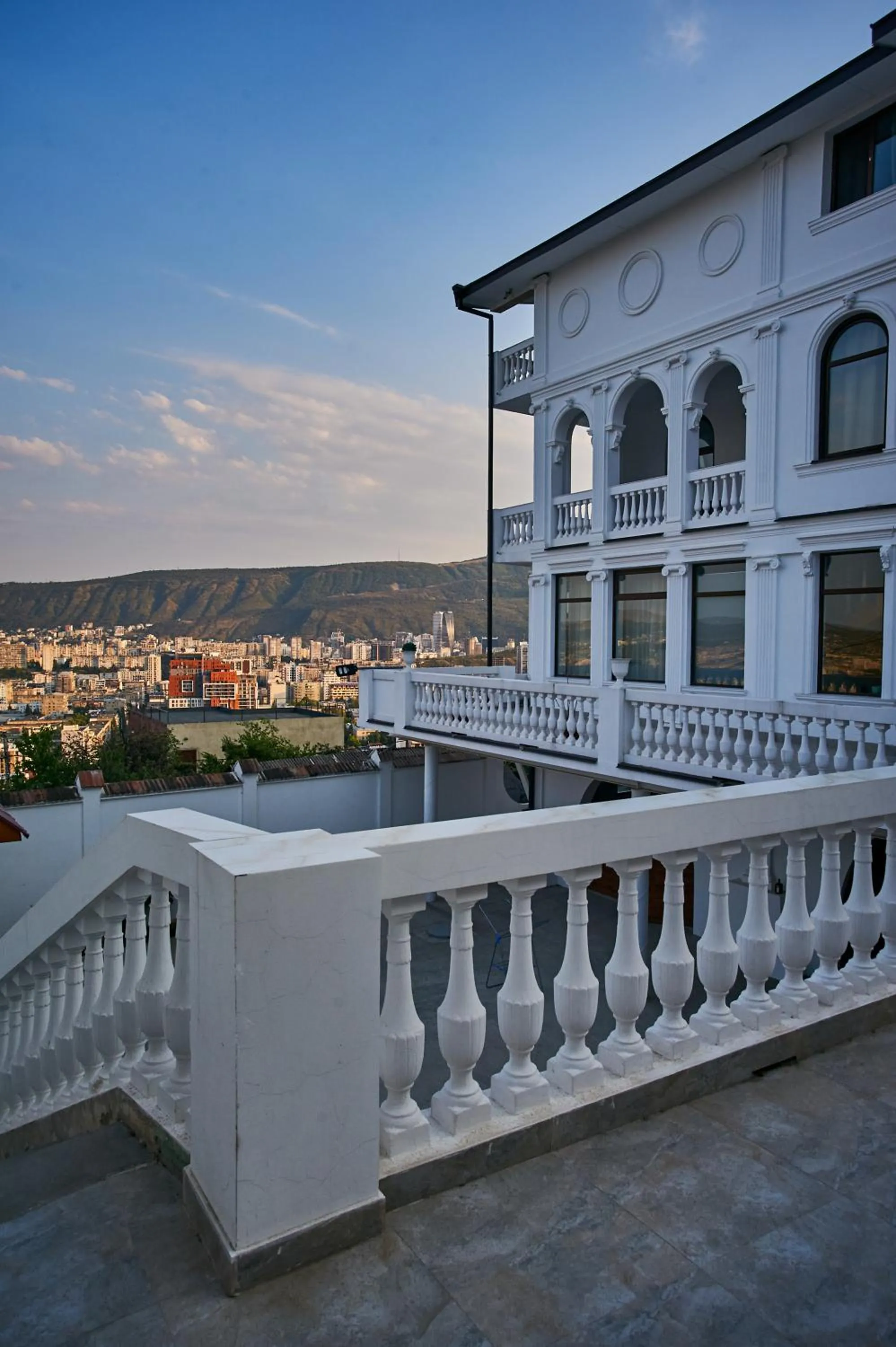 Balcony/Terrace in The Hilltop Skyline Hotel