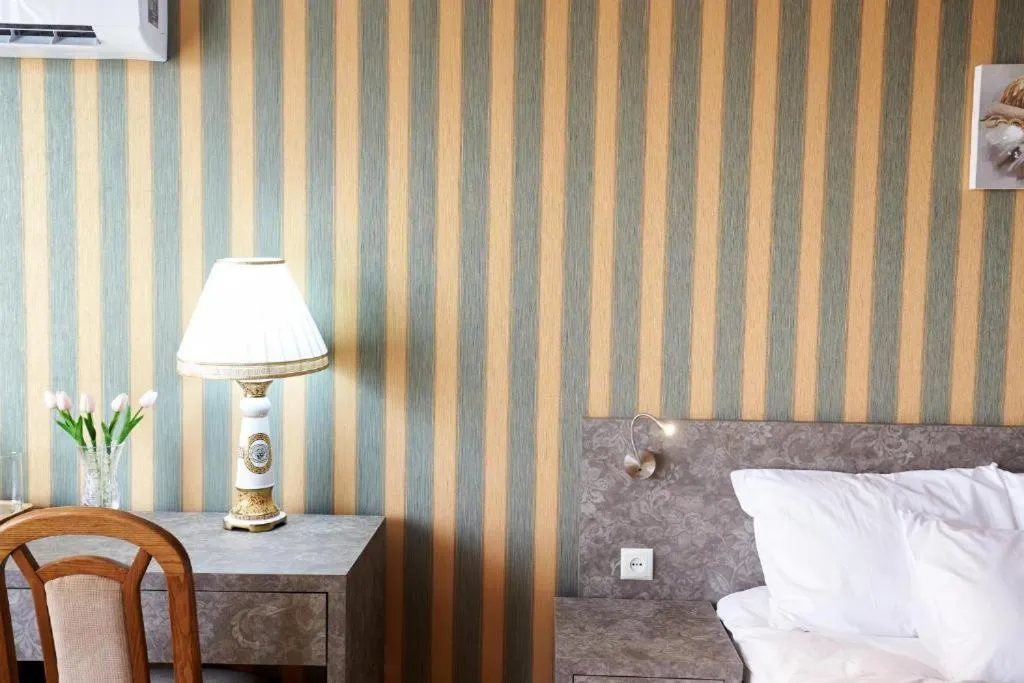 Bedroom in The Hilltop Skyline Hotel