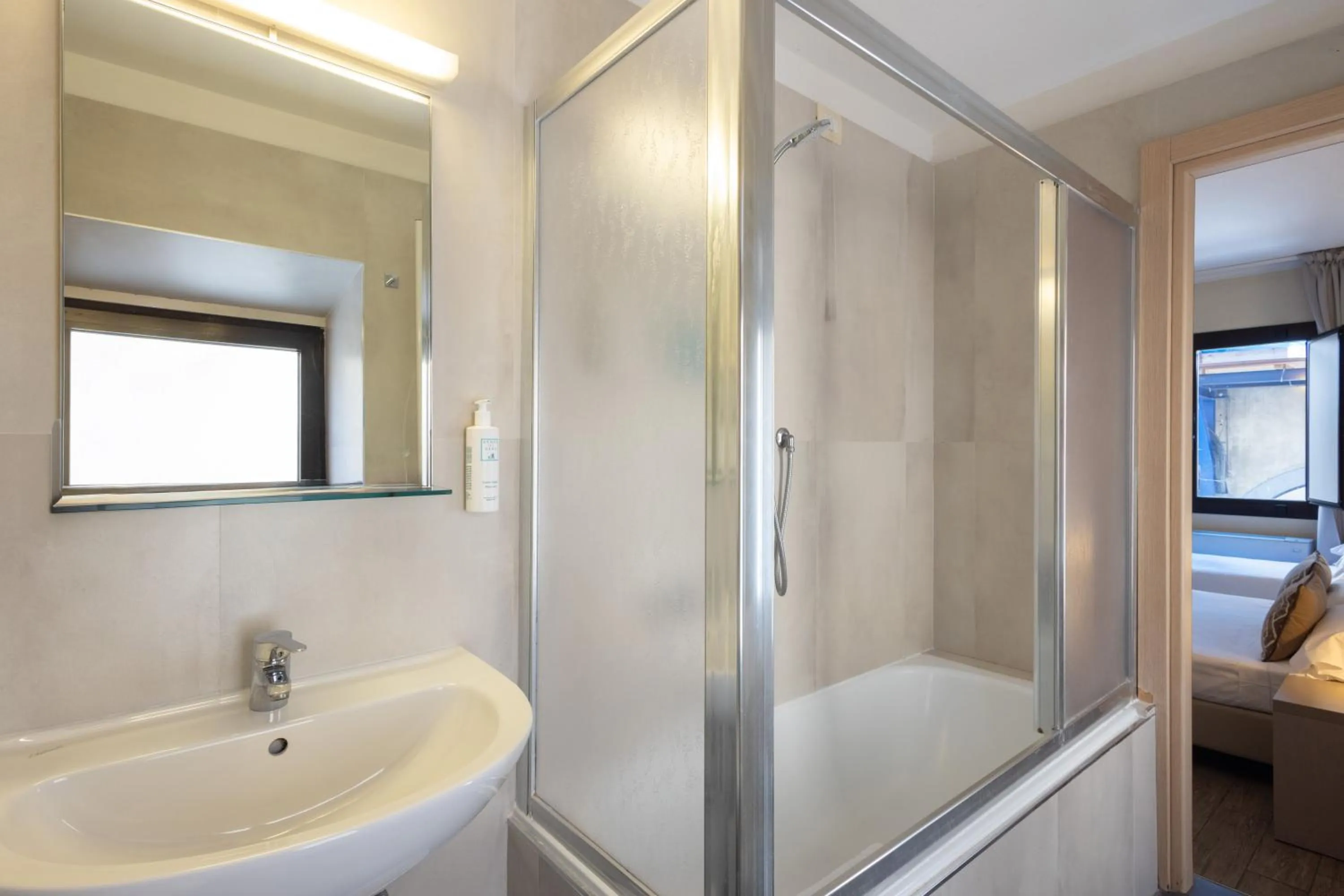 Bathroom in Albergo Firenze