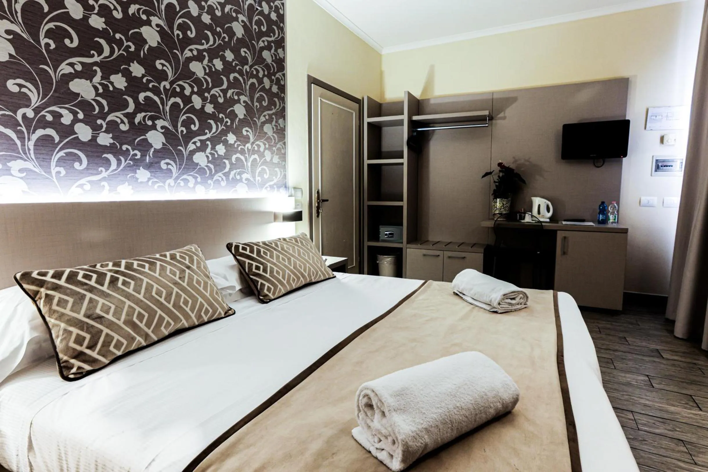 Bedroom, Bed in Albergo Firenze