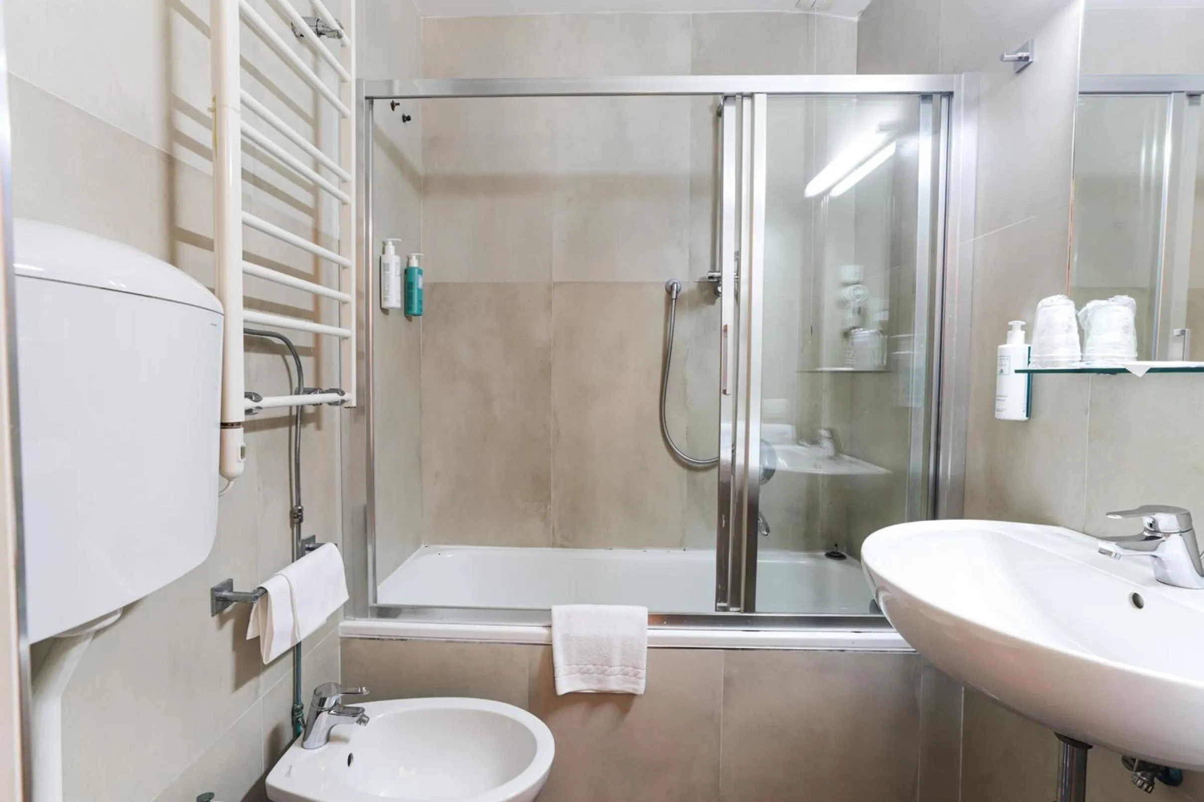 Bathroom in Albergo Firenze