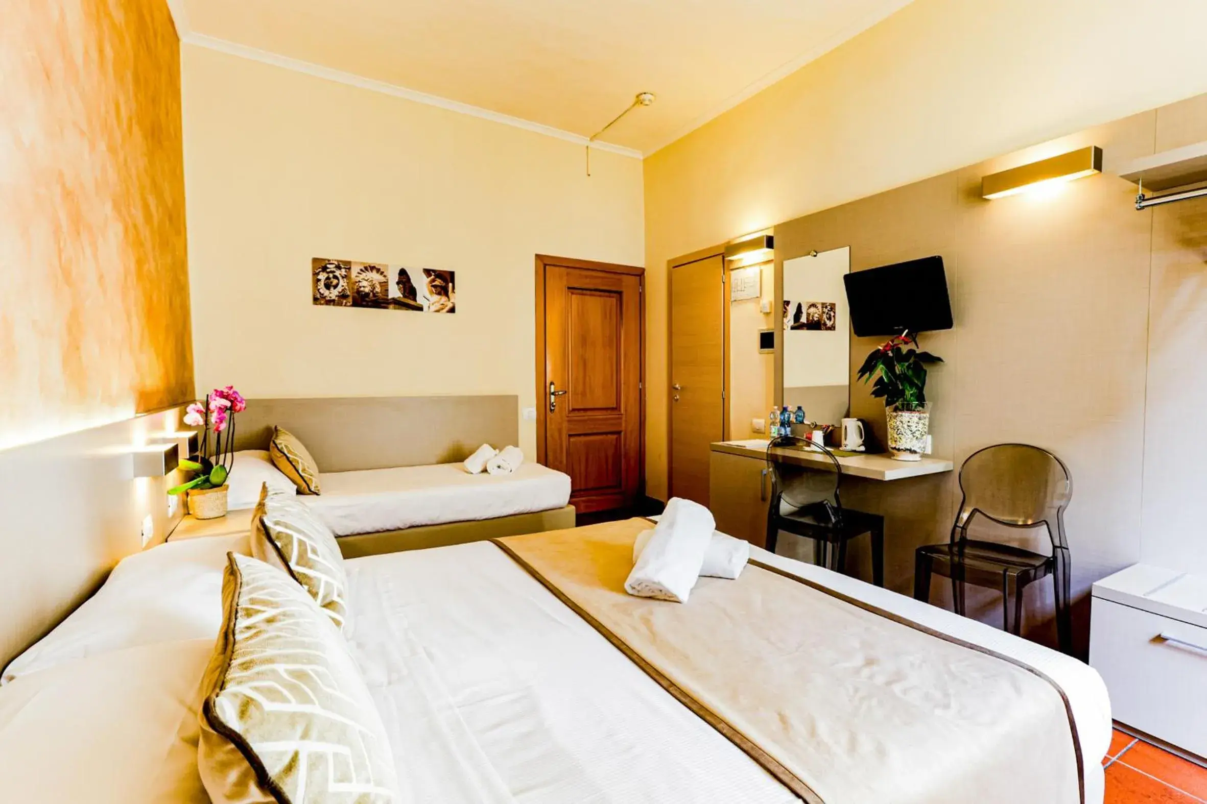 Superior Triple Room in Albergo Firenze Superior Triple Room in Albergo Firenze