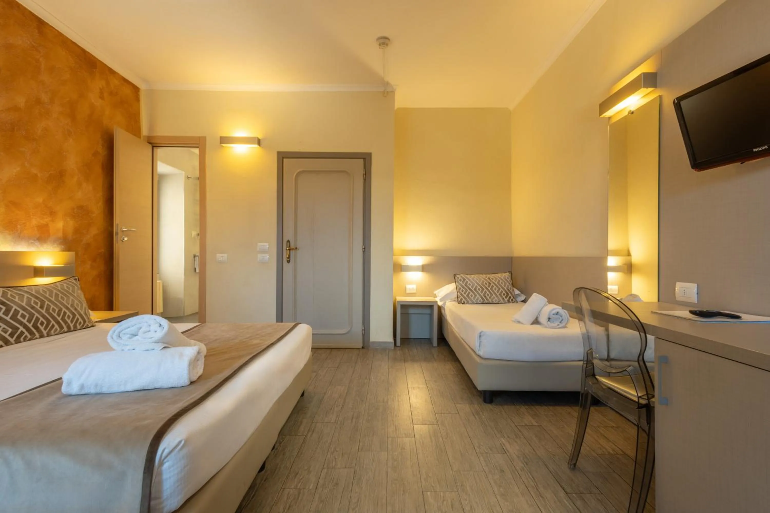 Bedroom, Bed in Albergo Firenze