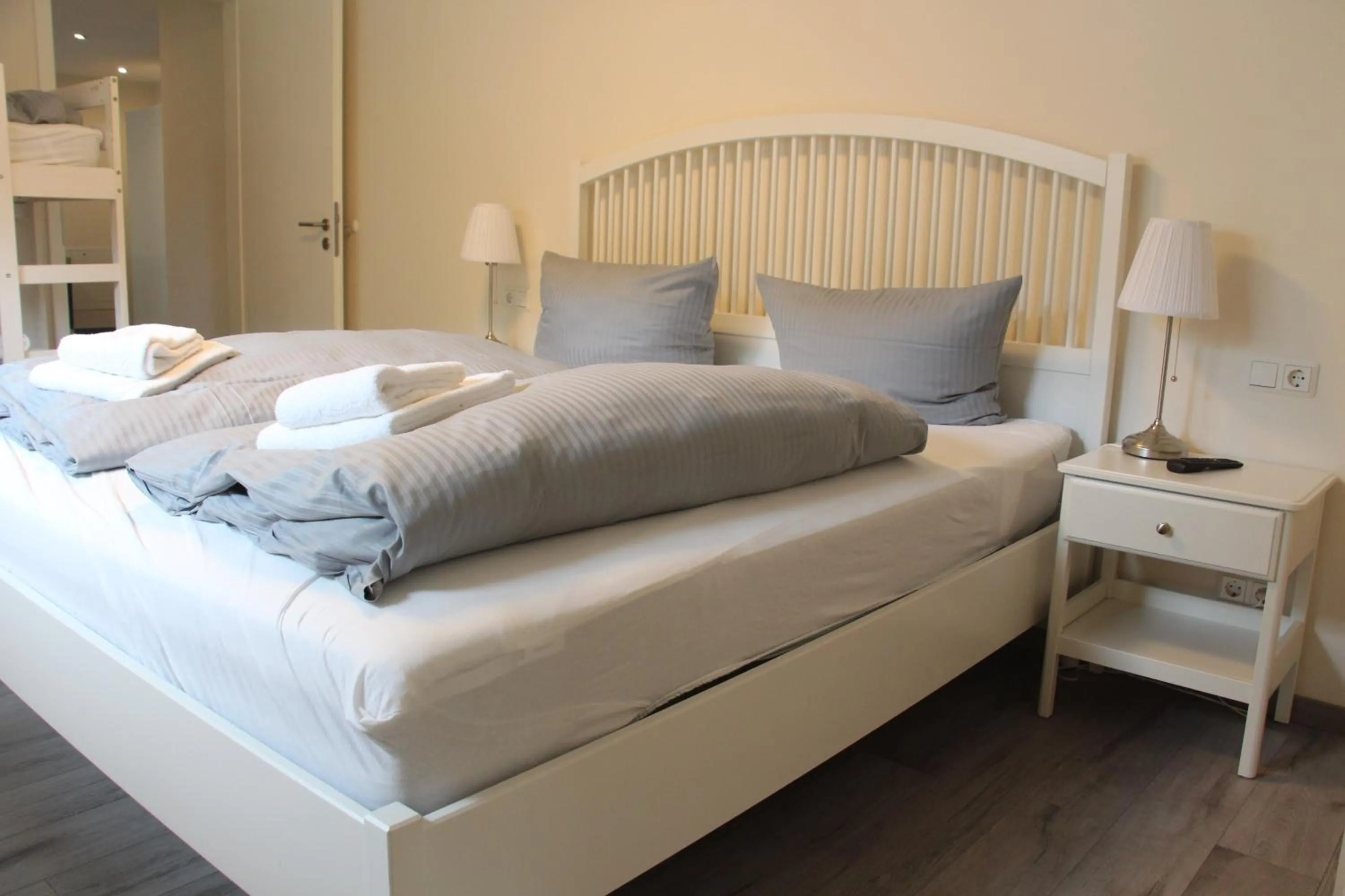 Bed in REGIOHOTEL Aparthotel Wernigerode - #Ferienwohnungen #Familienfreundlich #Harzurlaub #Freeparking