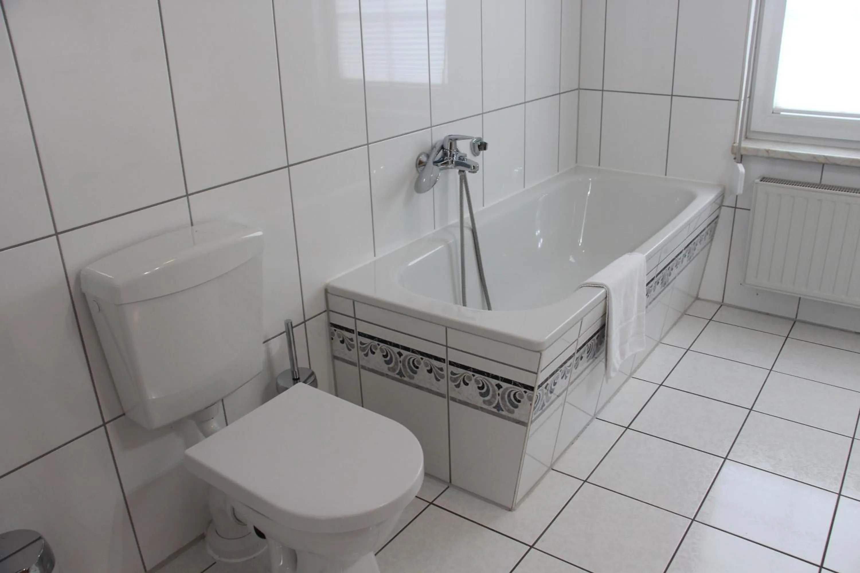 Bathroom in REGIOHOTEL Aparthotel Wernigerode - #Ferienwohnungen #Familienfreundlich #Harzurlaub #Freeparking