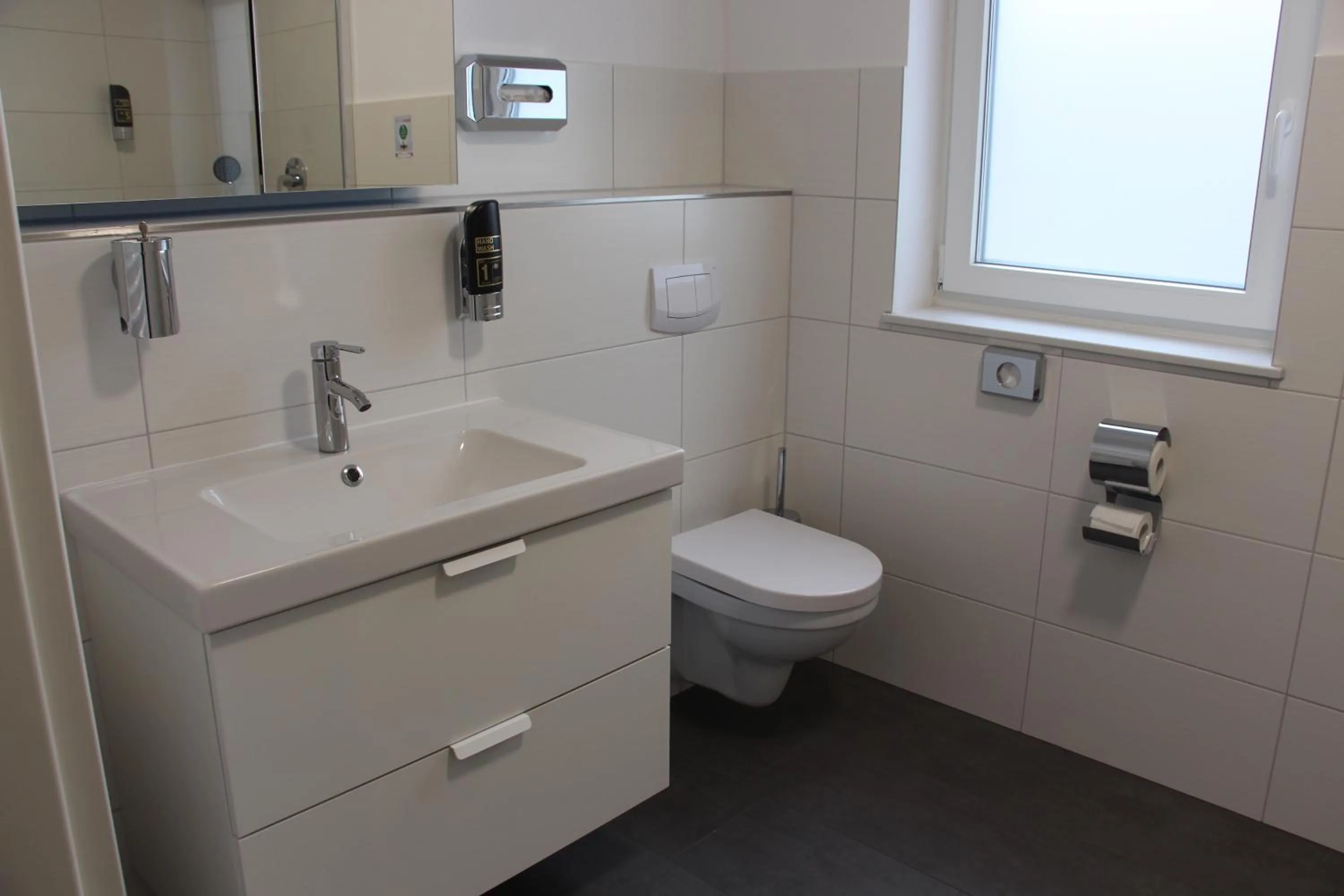 Toilet in REGIOHOTEL Aparthotel Wernigerode - #Ferienwohnungen #Familienfreundlich #Harzurlaub #Freeparking
