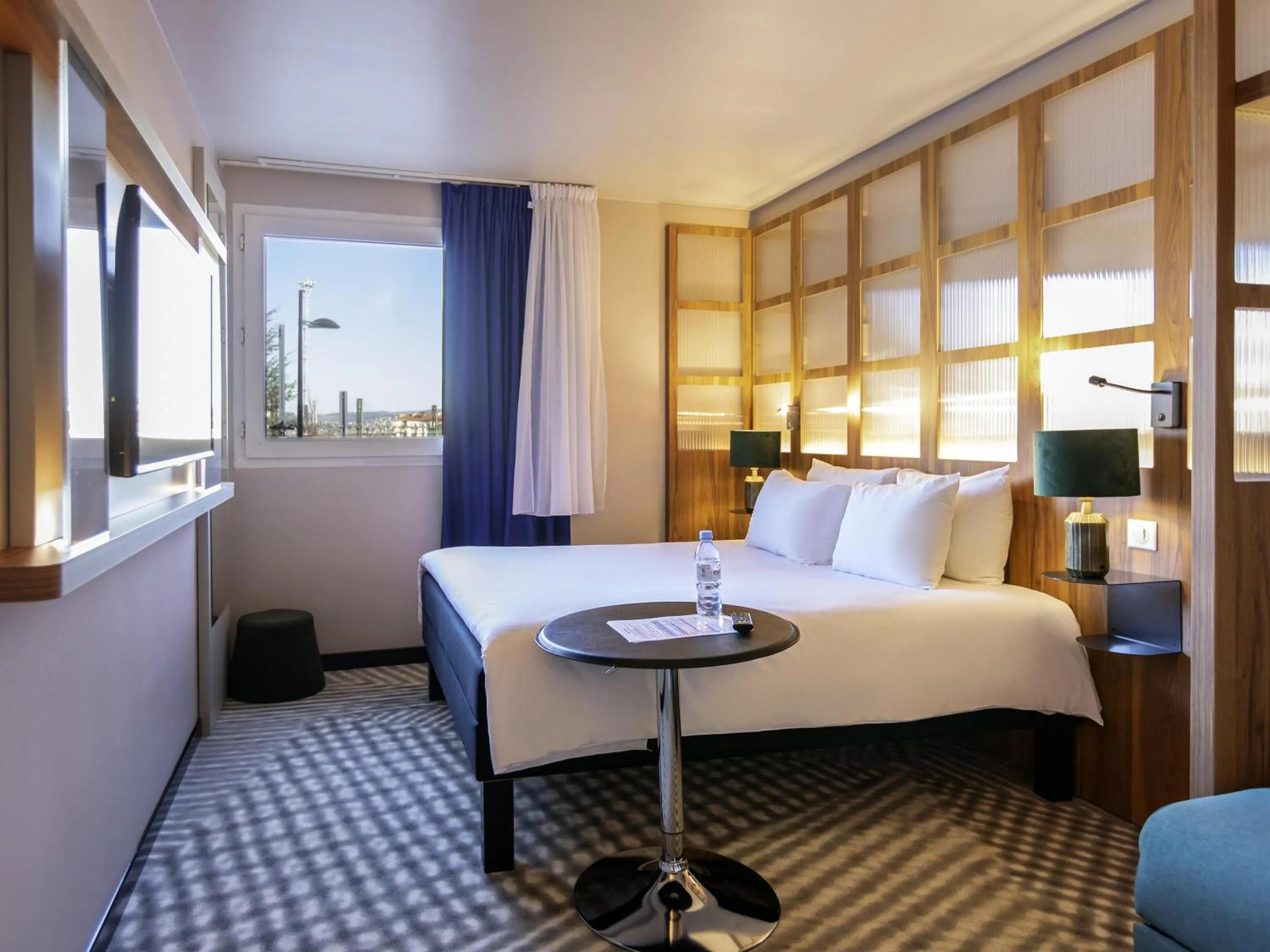 Bedroom, Bed in Ibis Styles St Etienne - Gare Chateaucreux