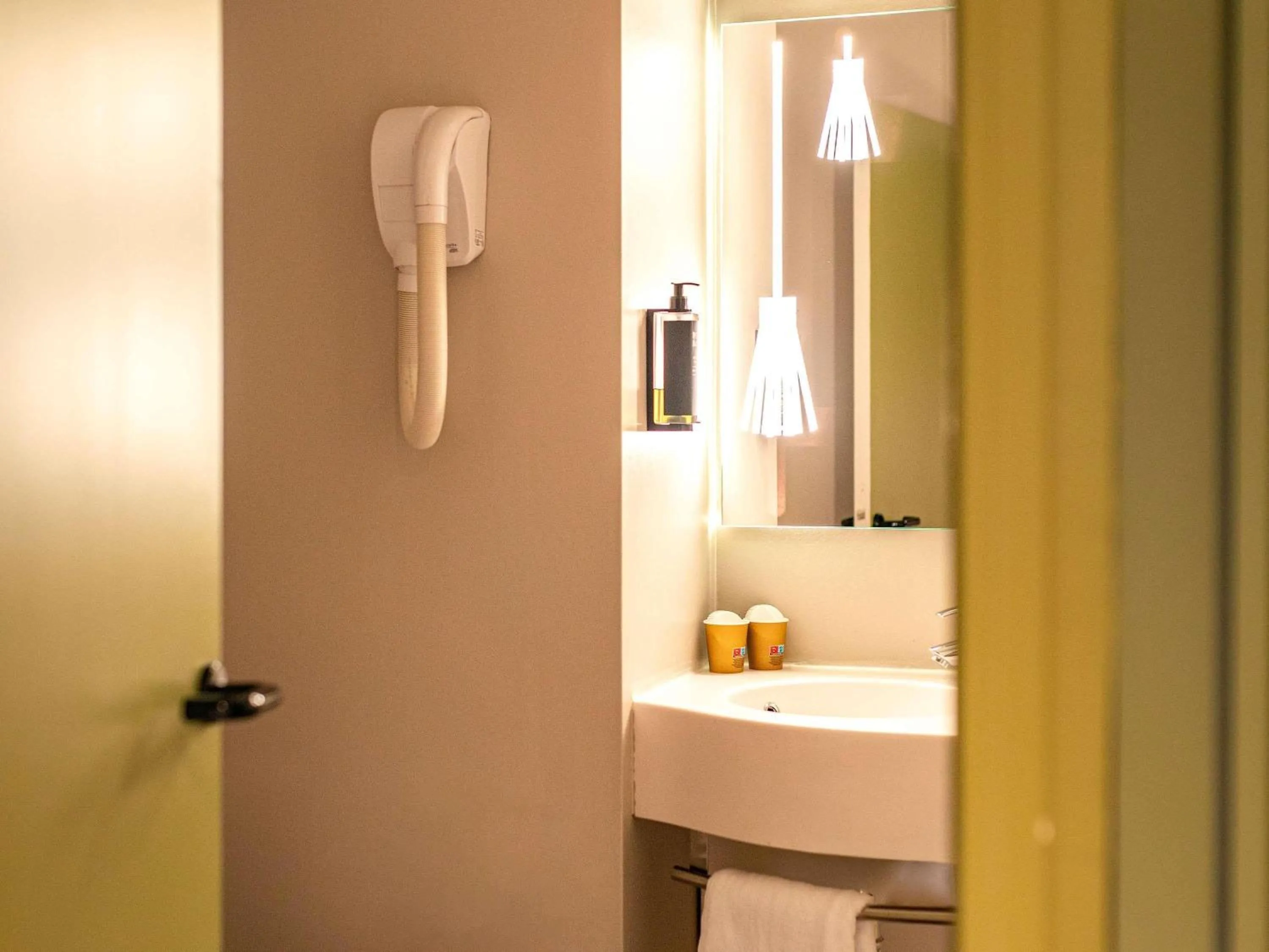 Bedroom in Ibis Styles St Etienne - Gare Chateaucreux