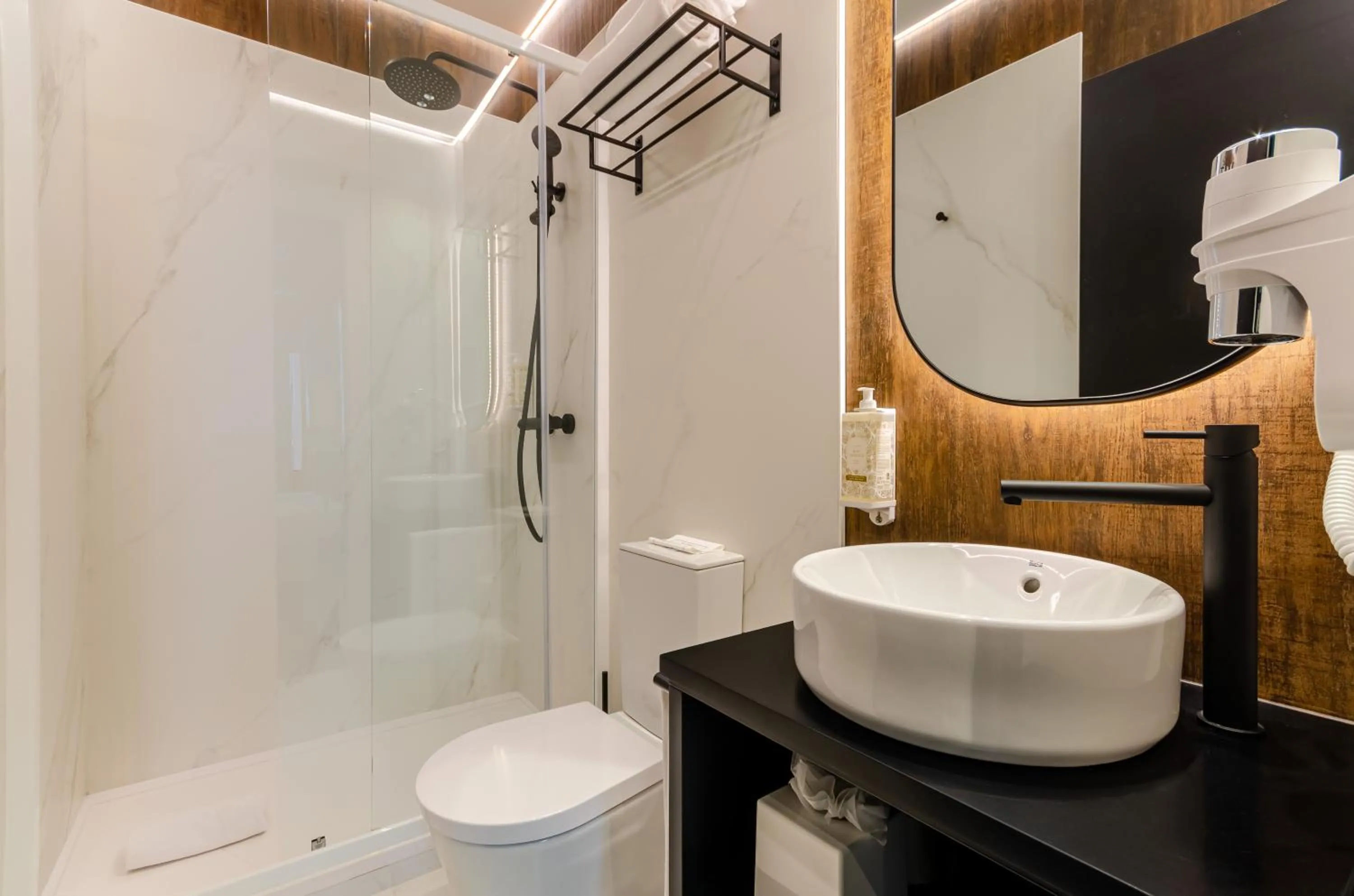 Bathroom in Nicola Rossio Hotel