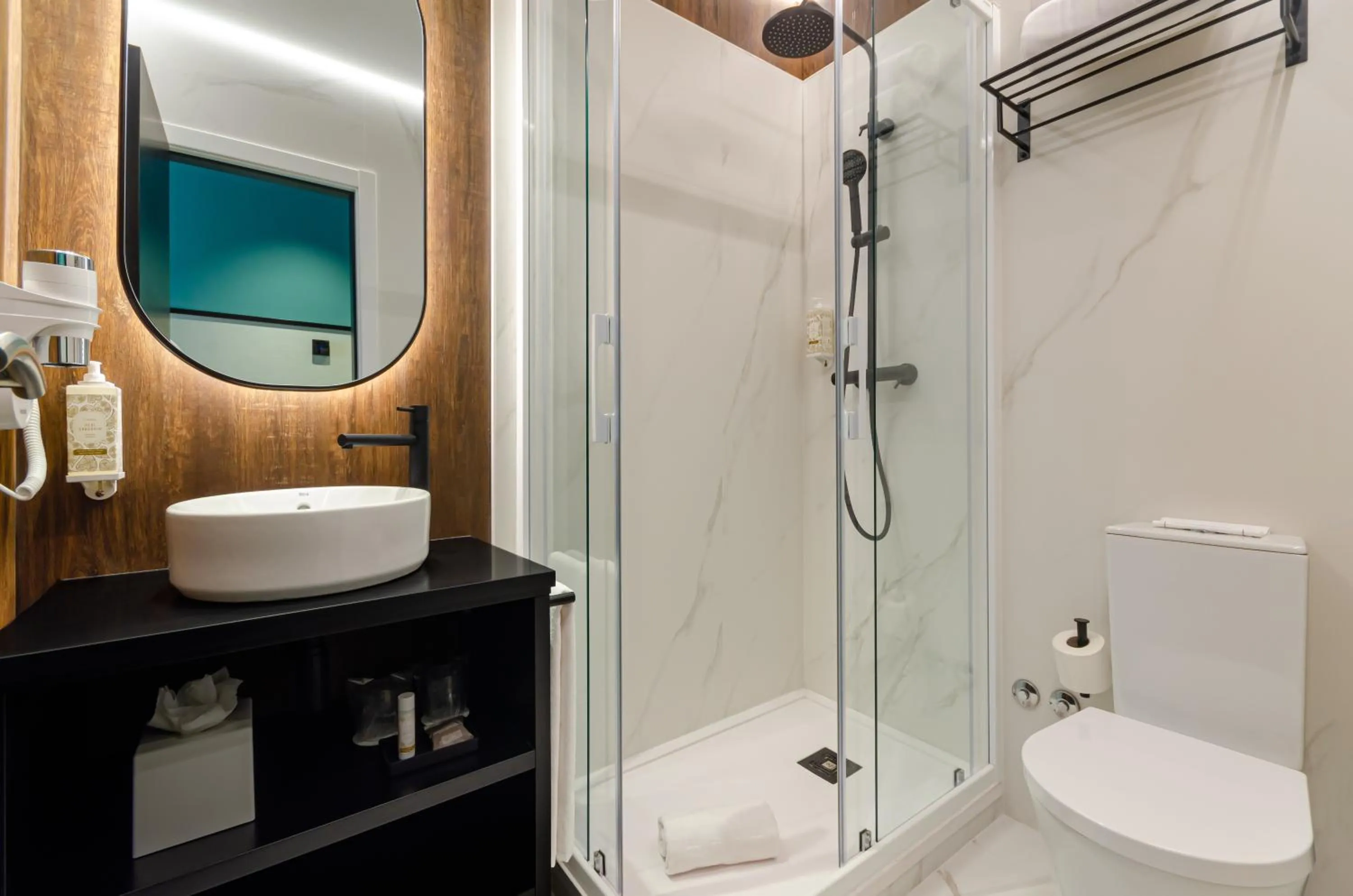 Bathroom in Nicola Rossio Hotel