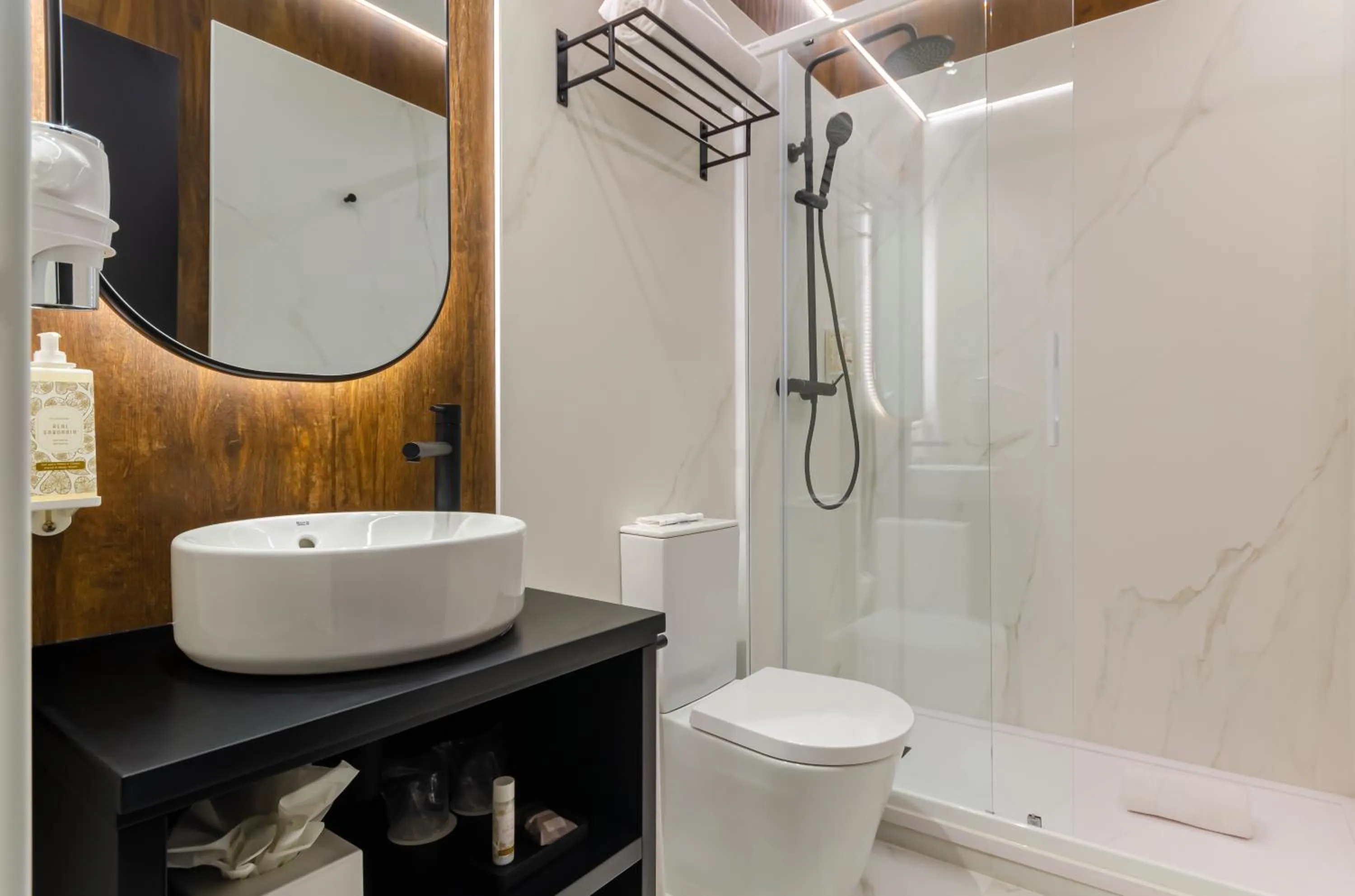 Bathroom in Nicola Rossio Hotel