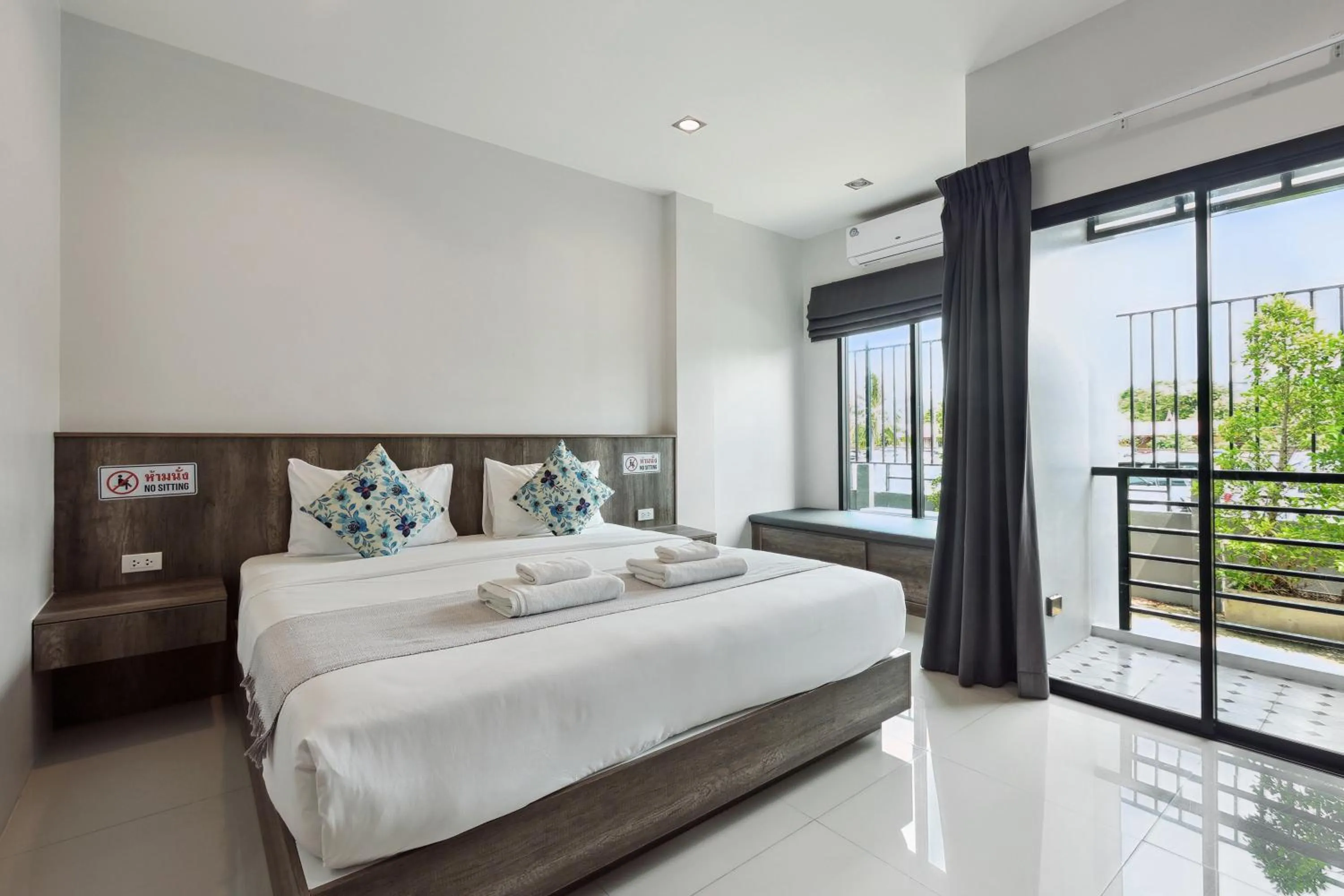 Bed in De Piraya residence