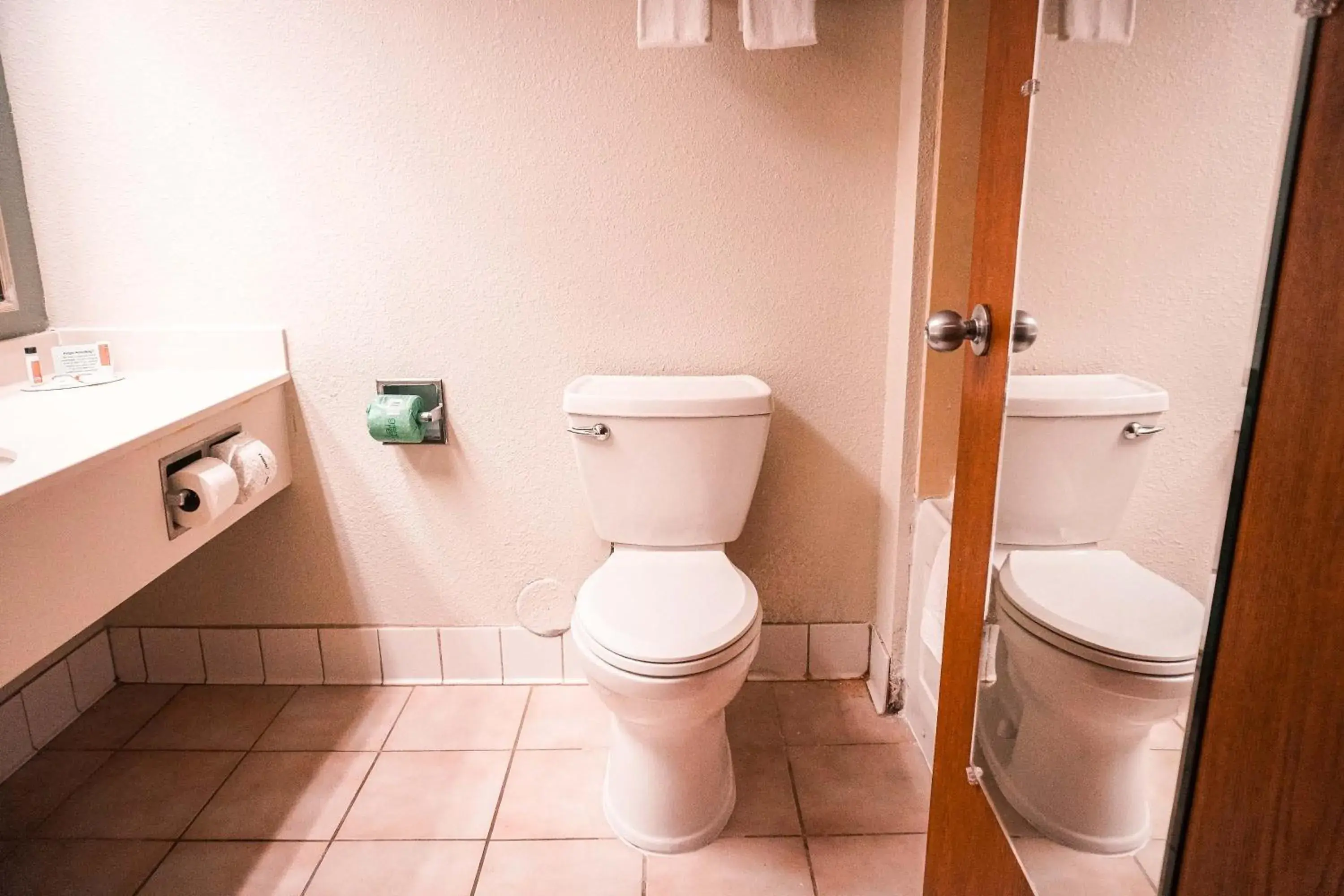 Double Room in American Inn & suites Double Room in American Inn & suites