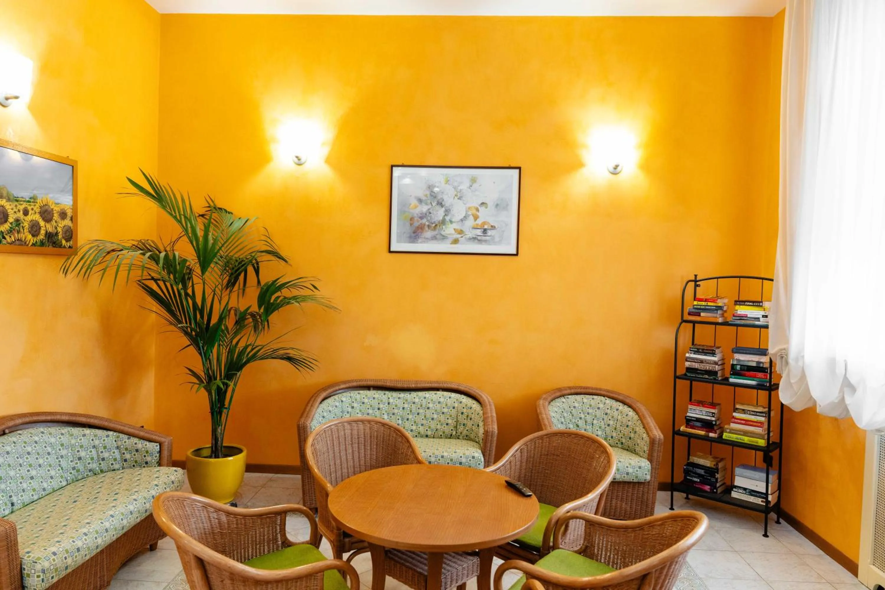 Communal lounge/ TV room in Hotel Pardini