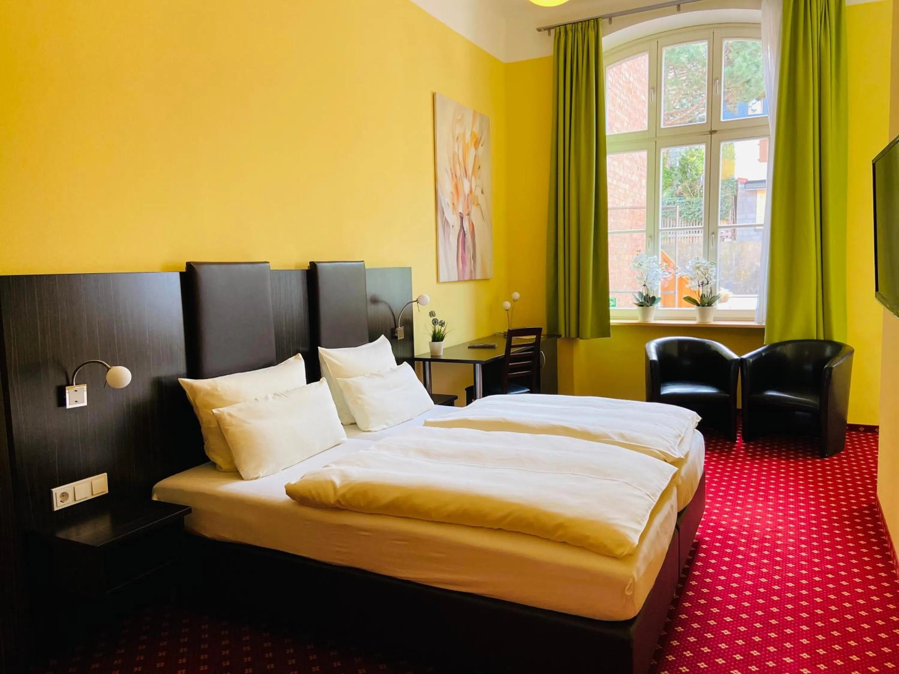 Photo of the whole room, Bed in Pension Katharinenschule