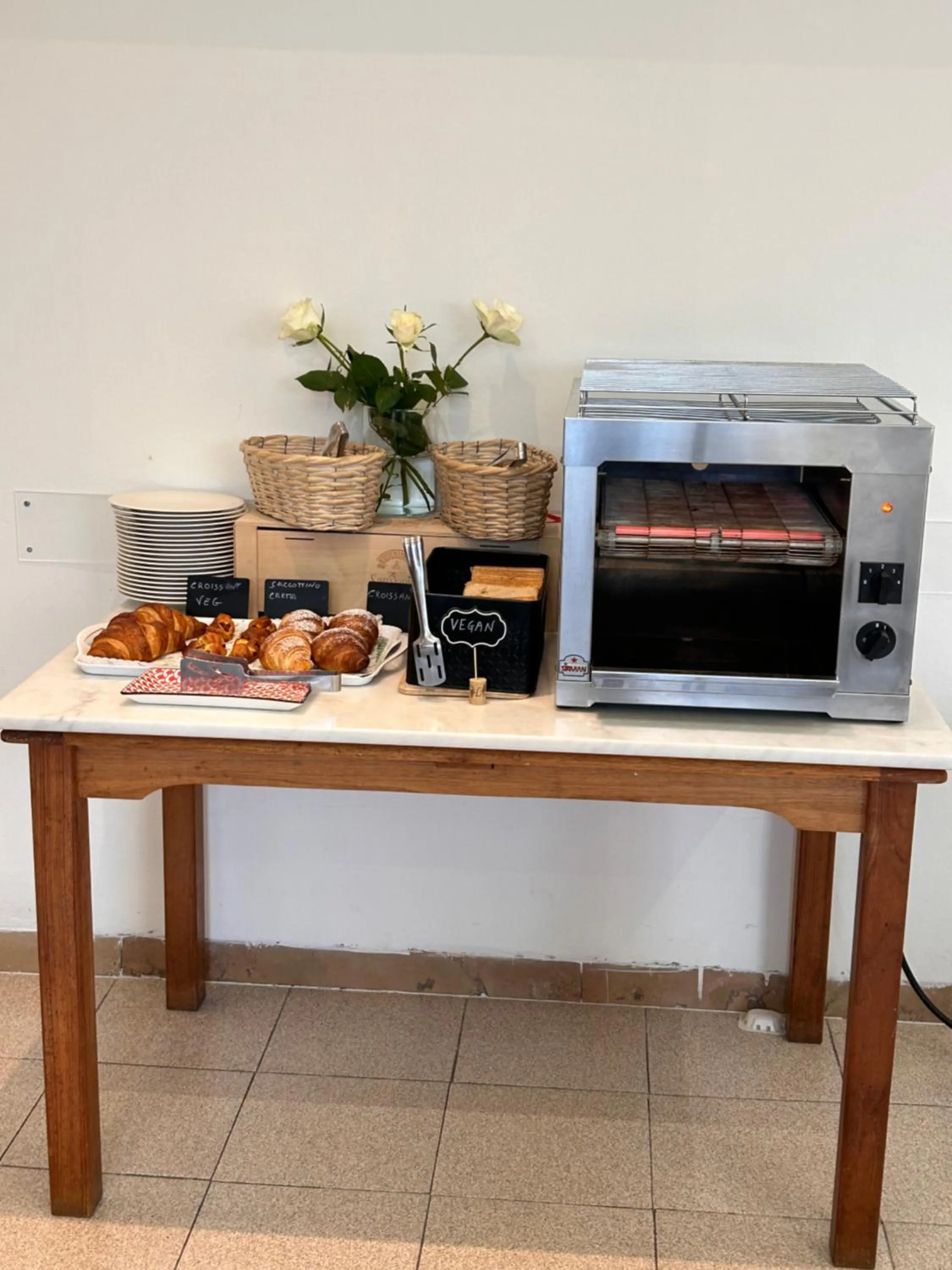 Buffet breakfast in Hotel Lukas Vegetarian & Vegan