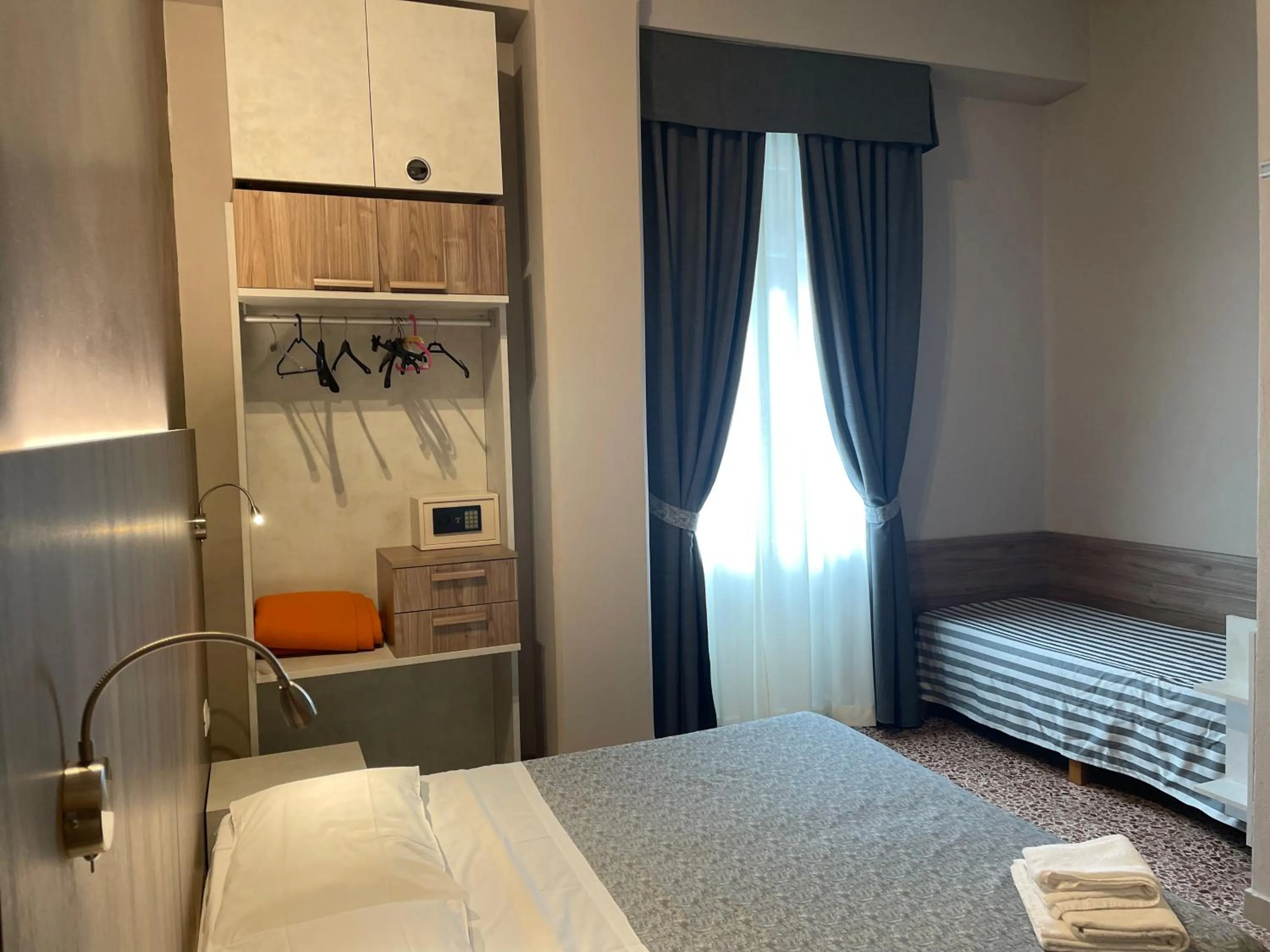 Balcony/Terrace, Bed in Hotel Lukas Vegetarian & Vegan