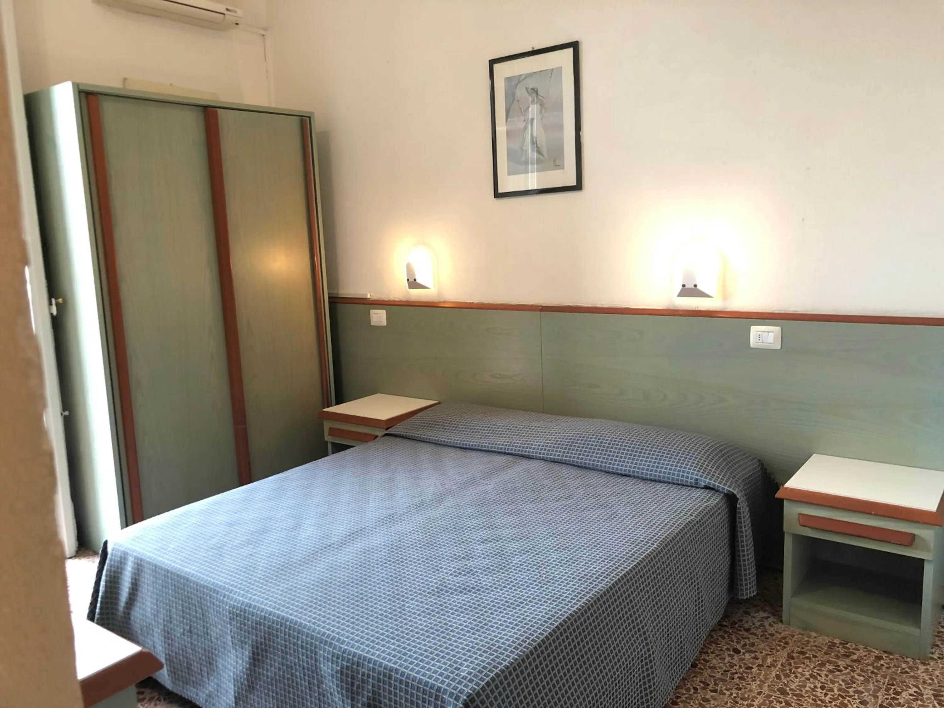 Photo of the whole room, Bed in Hotel Lukas Vegetarian & Vegan