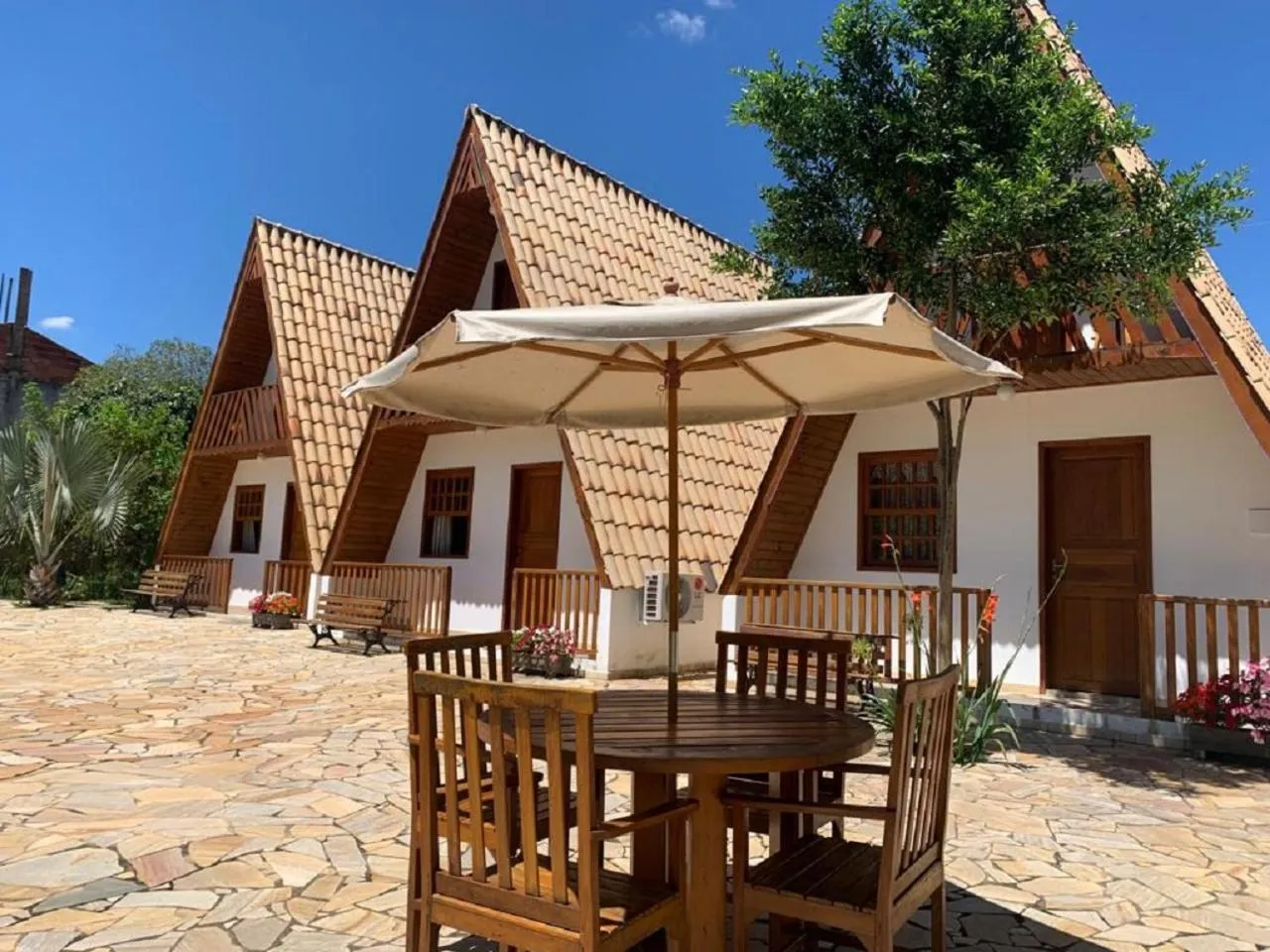 Inner courtyard view in Pousada Olaria - Chalés e Suítes