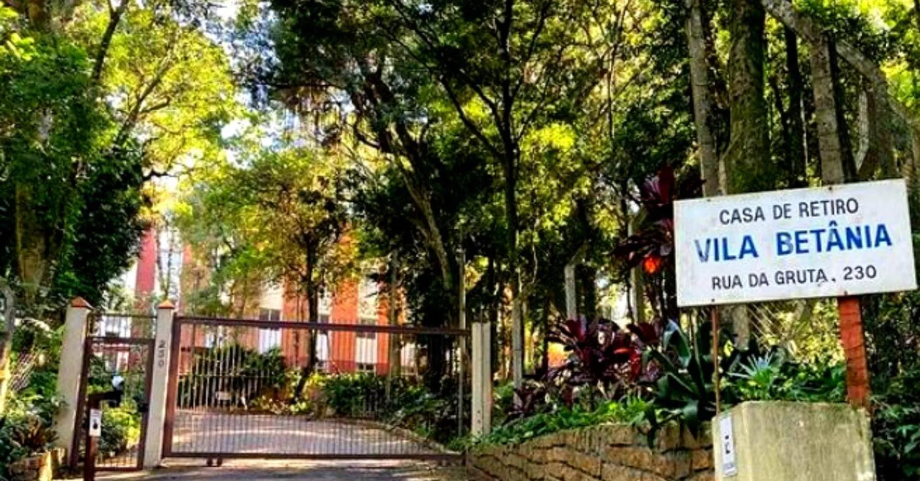 Facade/entrance in Vila Betânia