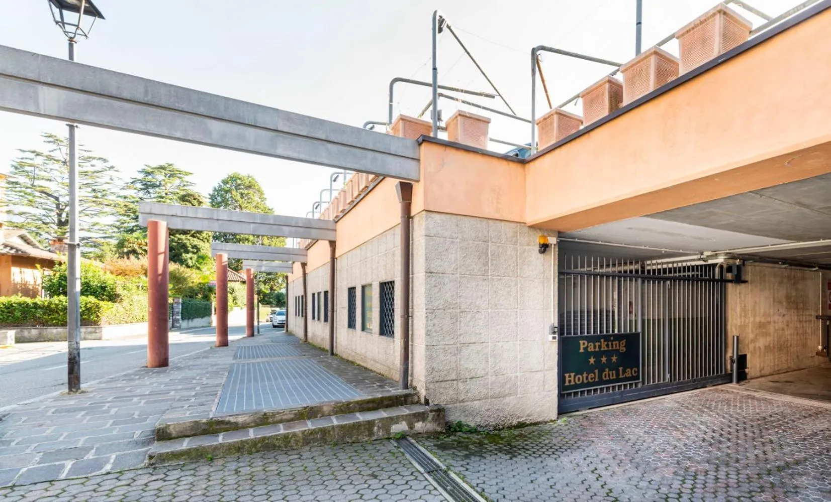 Parking in Hotel Du Lac Menaggio