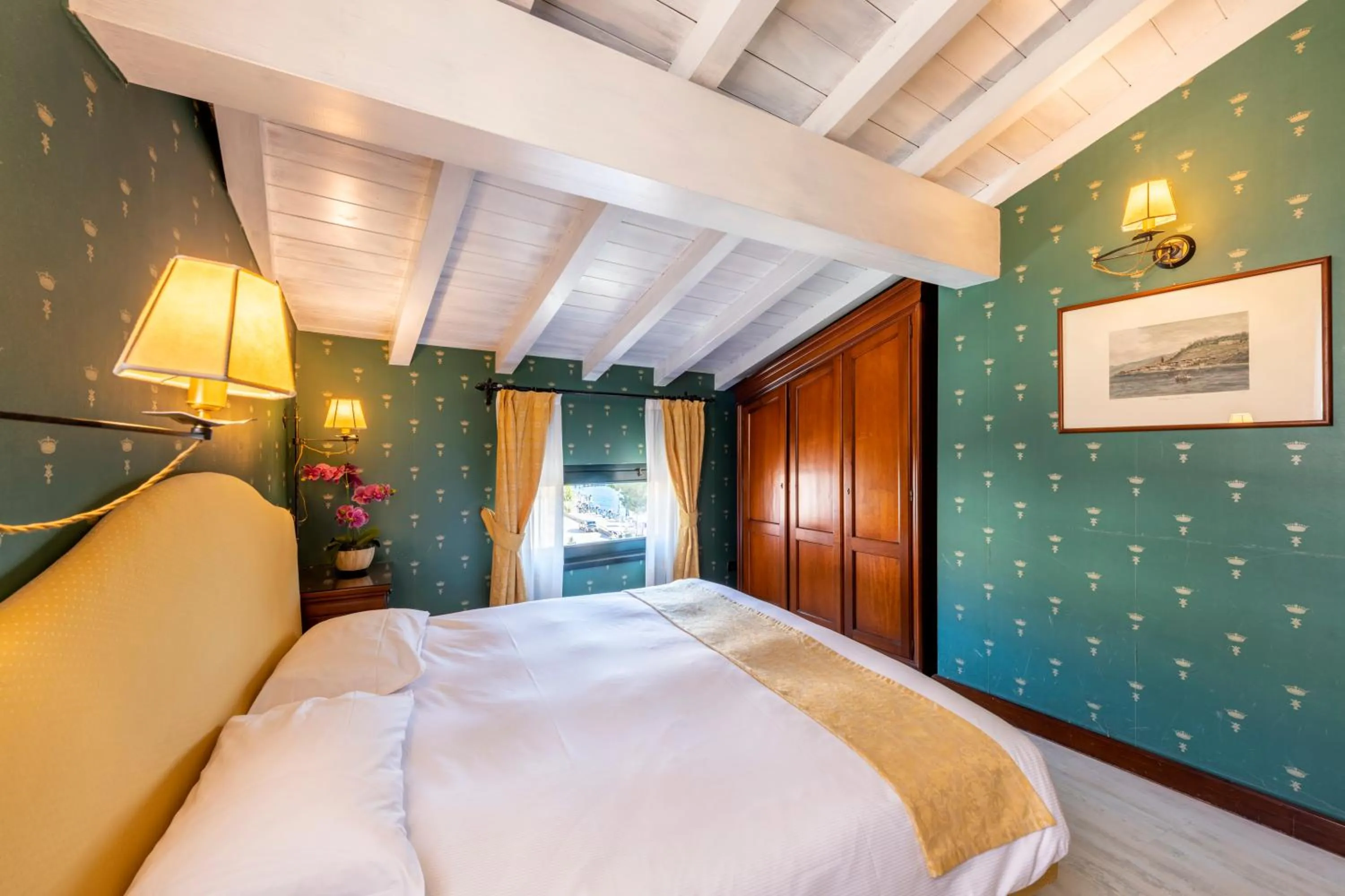 Bedroom, Bed in Hotel Du Lac Menaggio