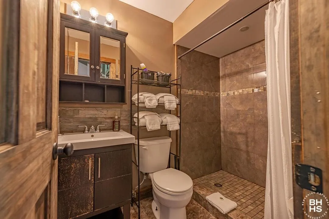 Downhill Lodge Condominium