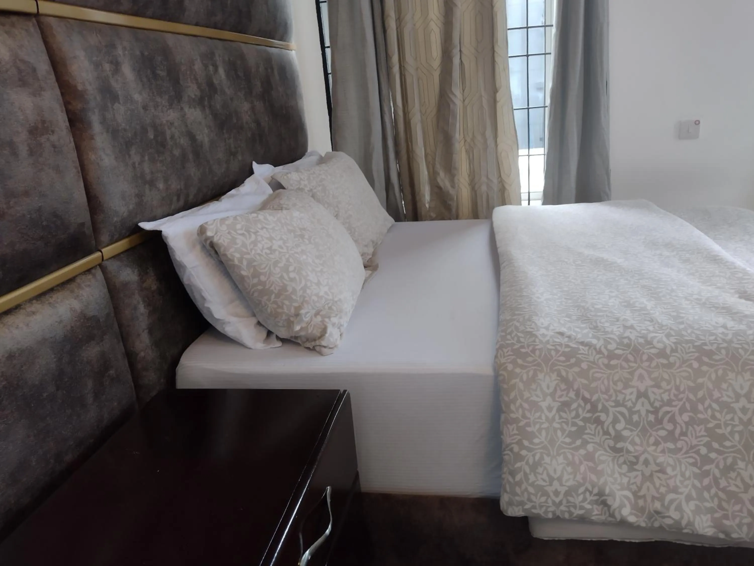 Bedroom, Bed in Mkamiti Villa - Airport Hotel with Free Shuttle